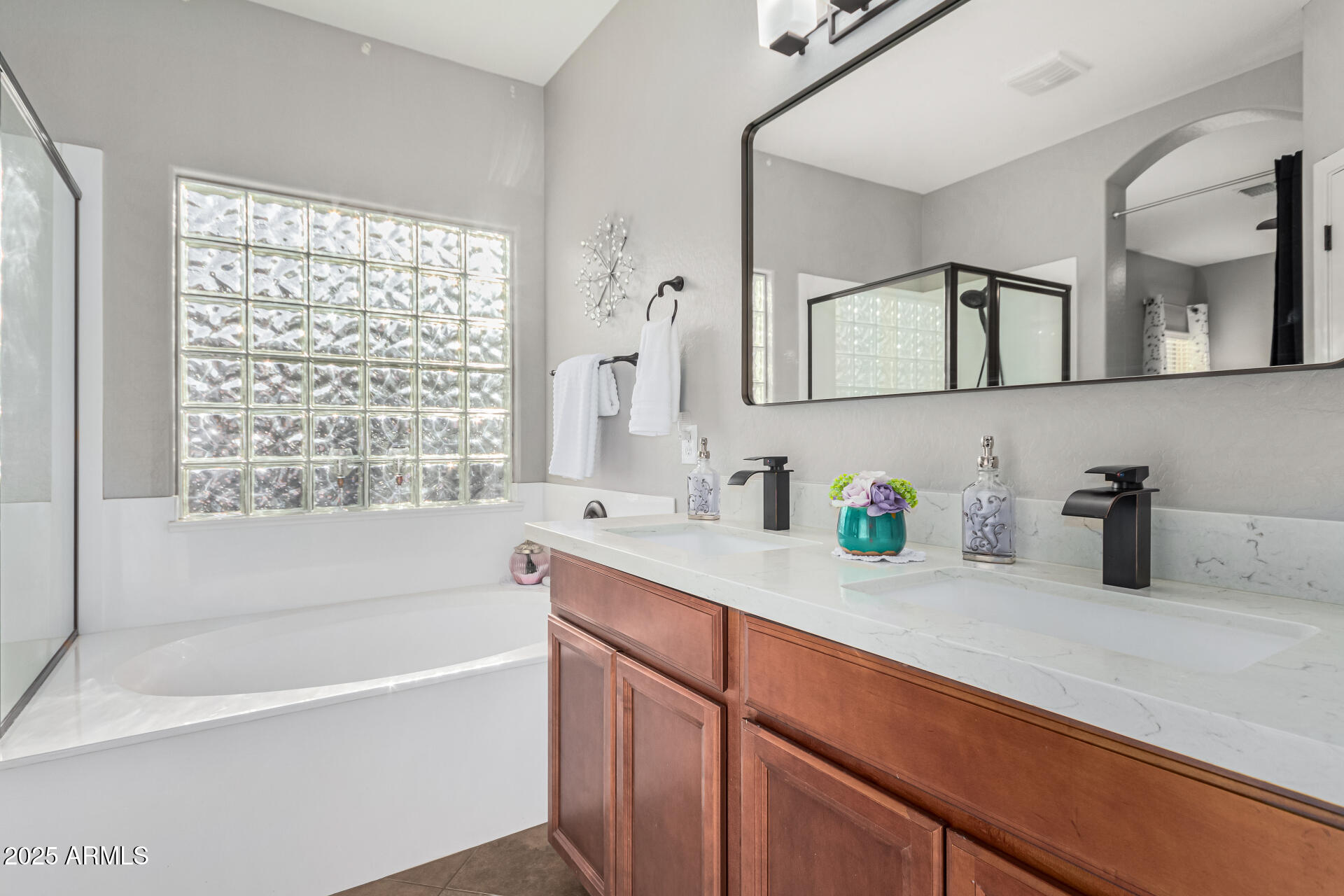 337 W STANLEY Avenue