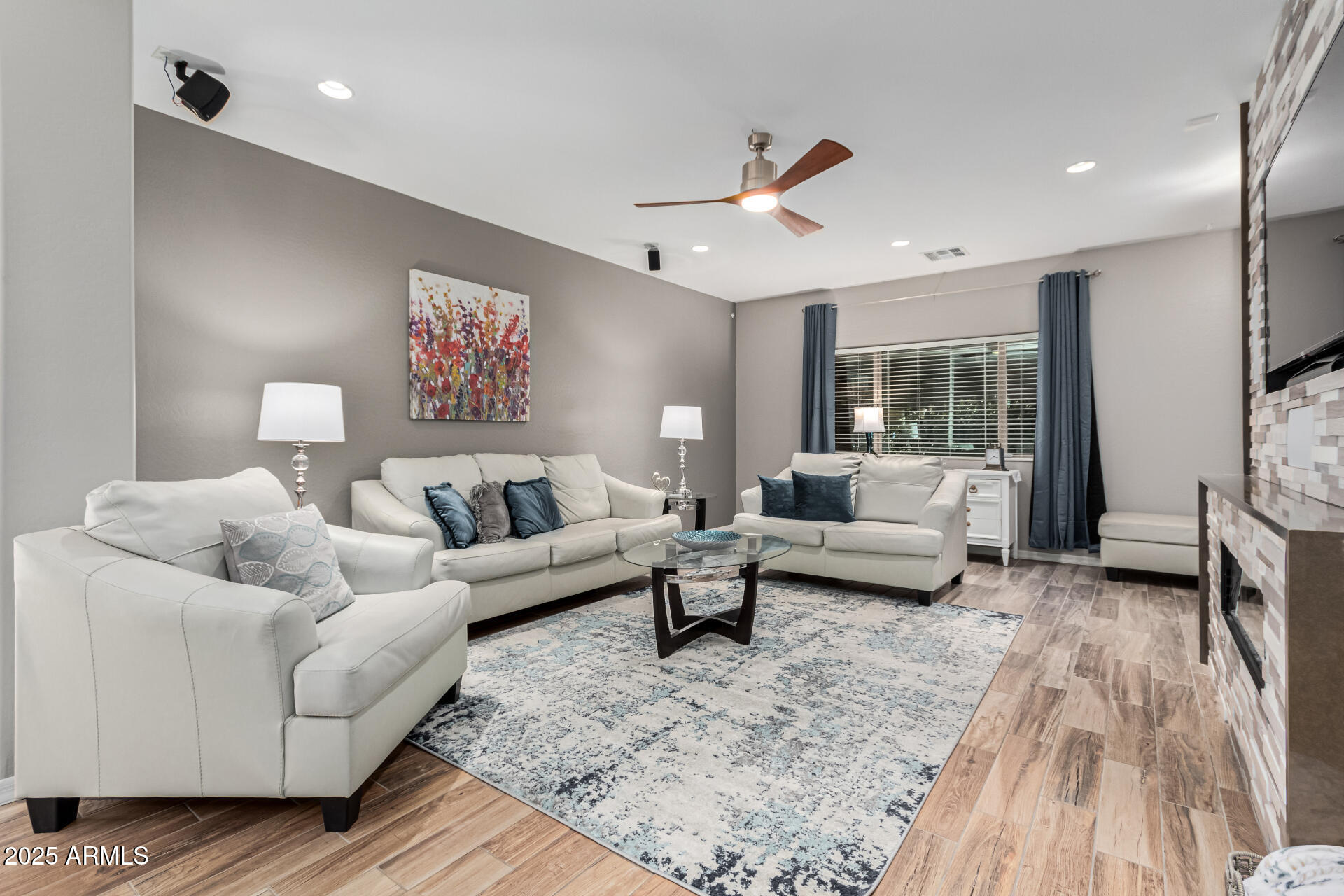 337 W STANLEY Avenue