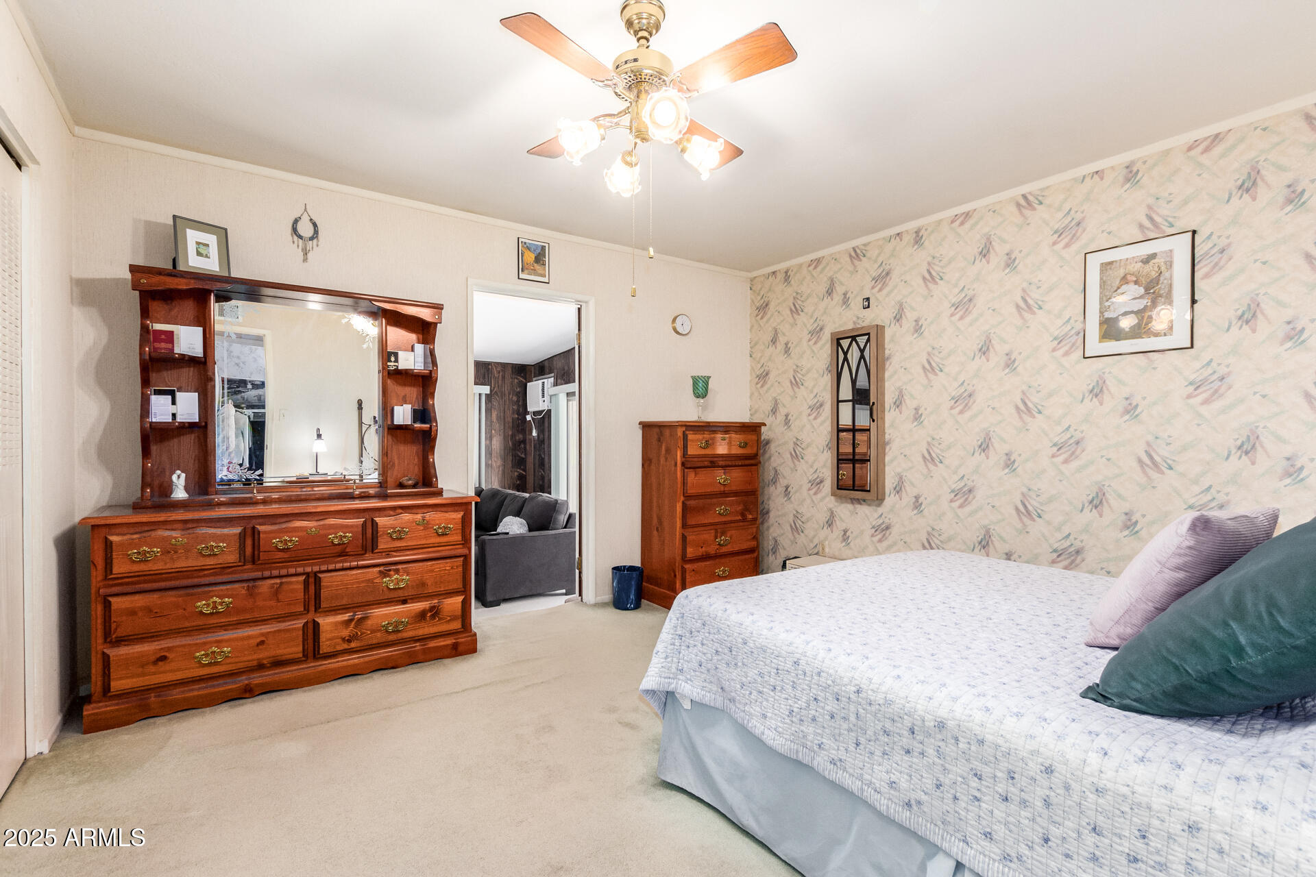 10461 W DEVONSHIRE Avenue