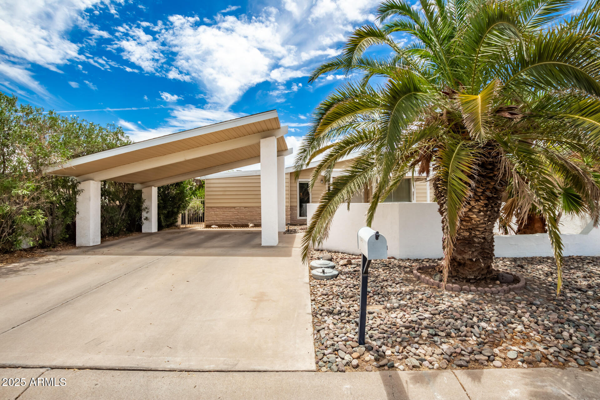 10461 W DEVONSHIRE Avenue