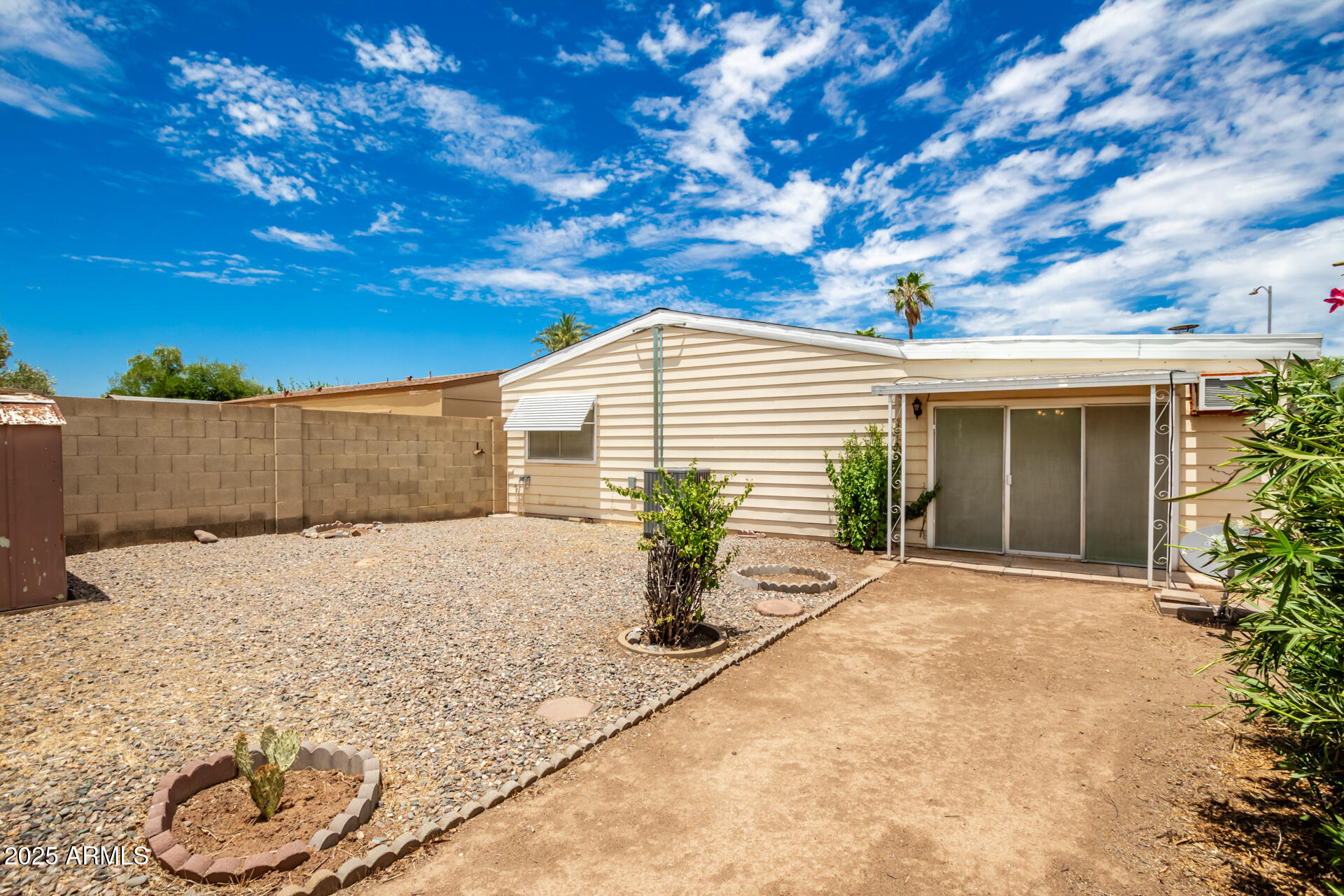 10461 W DEVONSHIRE Avenue