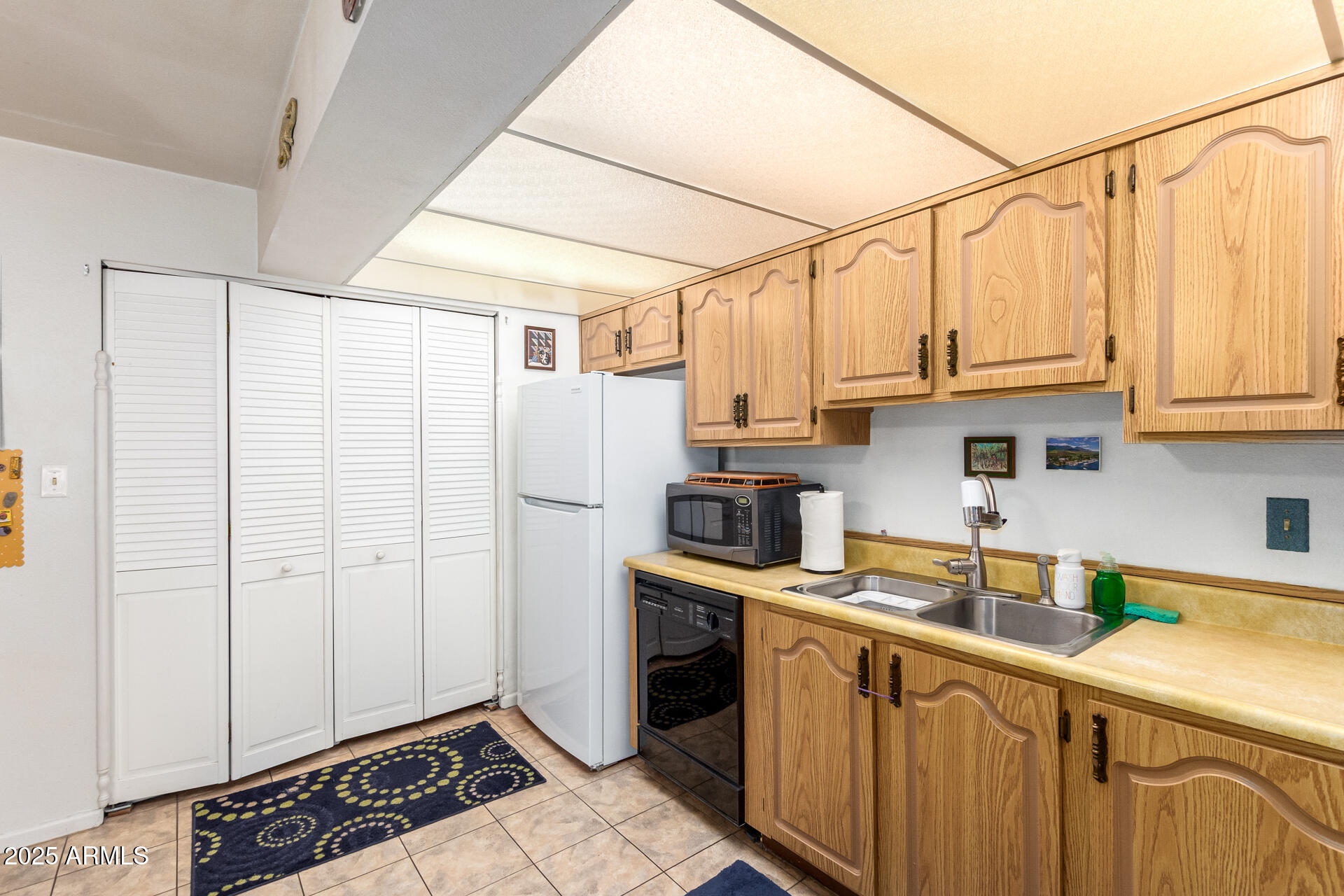 10461 W DEVONSHIRE Avenue