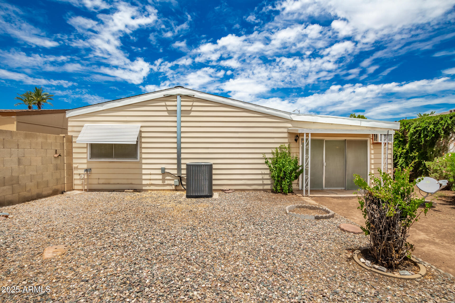 10461 W DEVONSHIRE Avenue