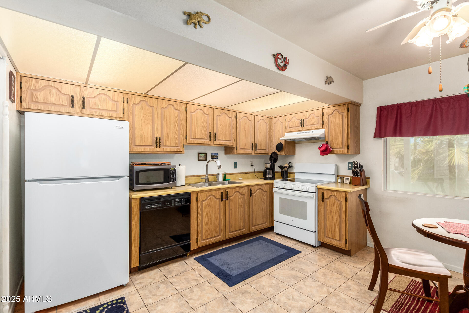 10461 W DEVONSHIRE Avenue