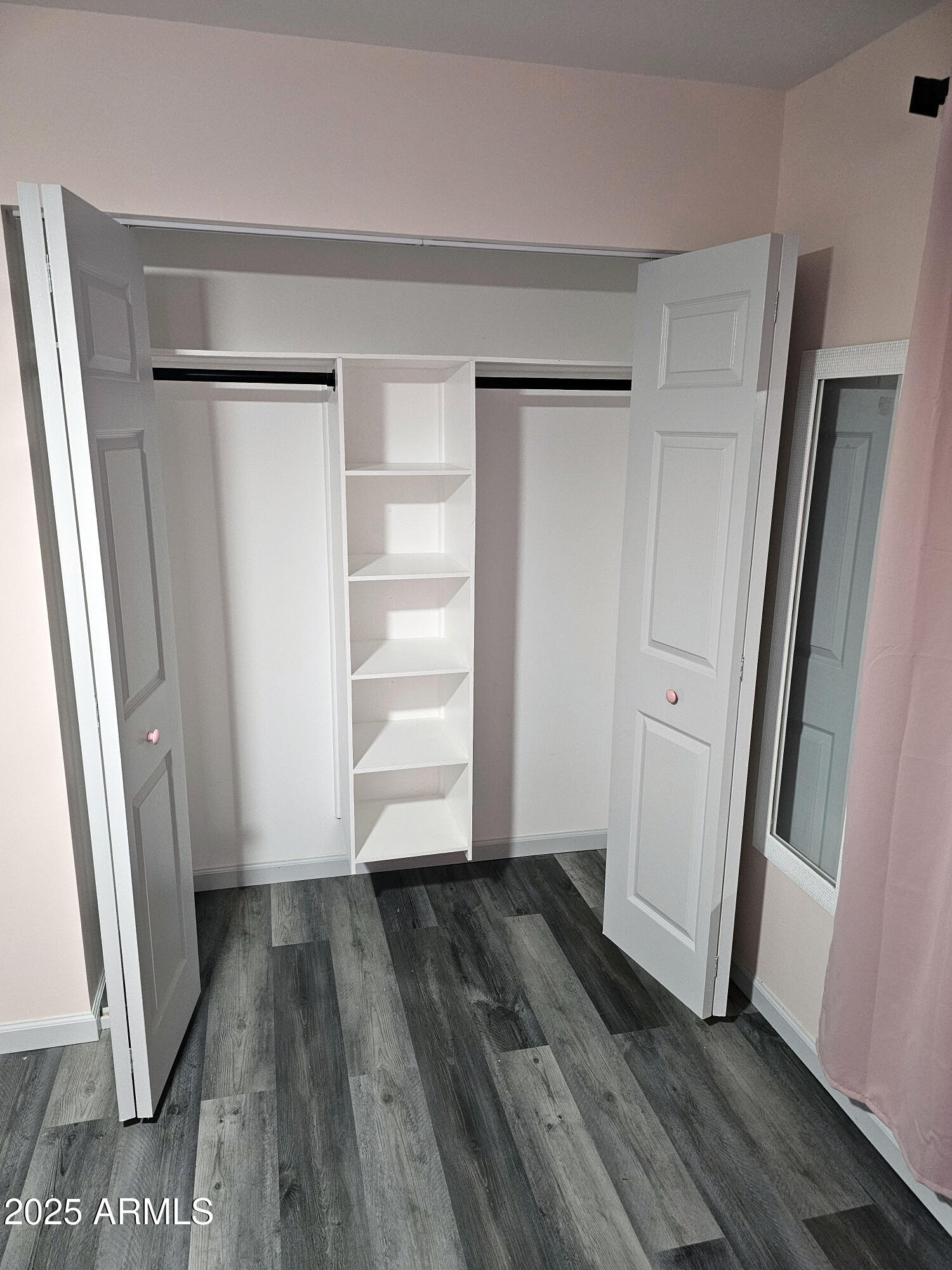 903 W LOUGHLIN Drive