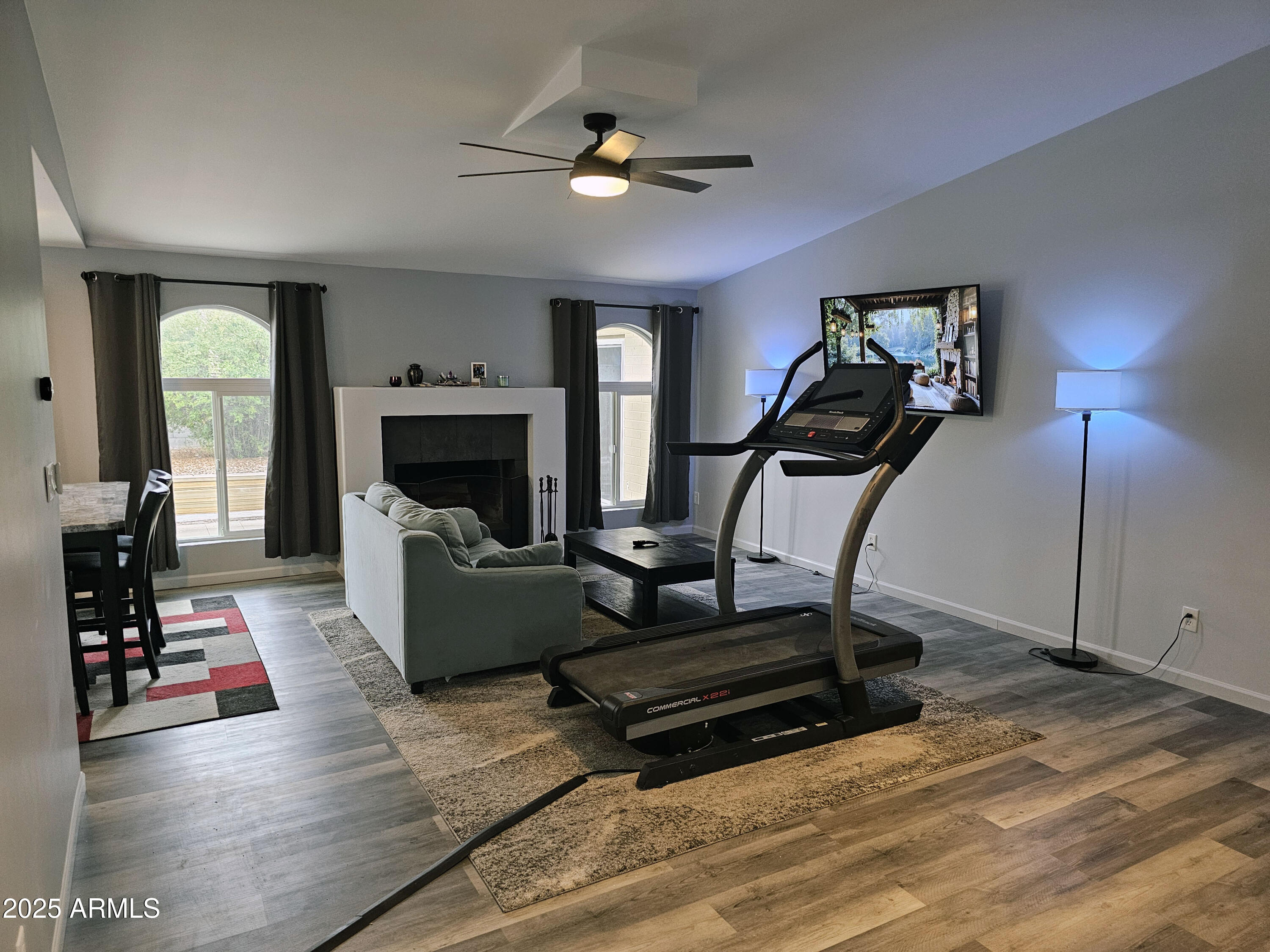 903 W LOUGHLIN Drive