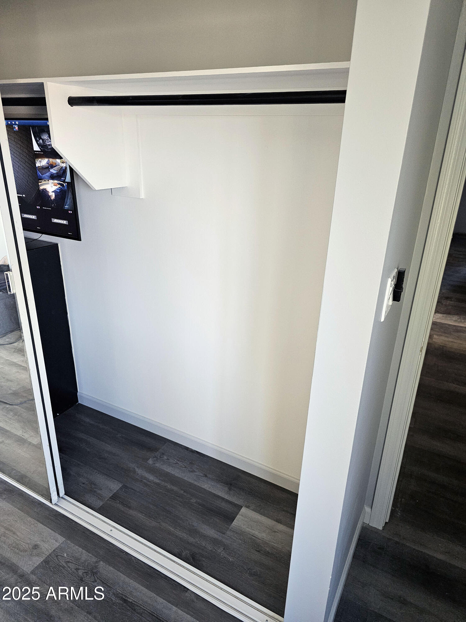 903 W LOUGHLIN Drive