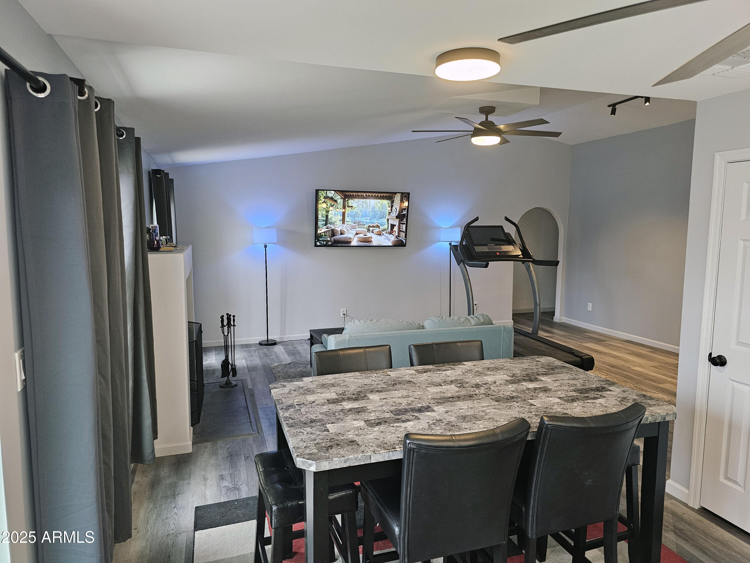 903 W LOUGHLIN Drive