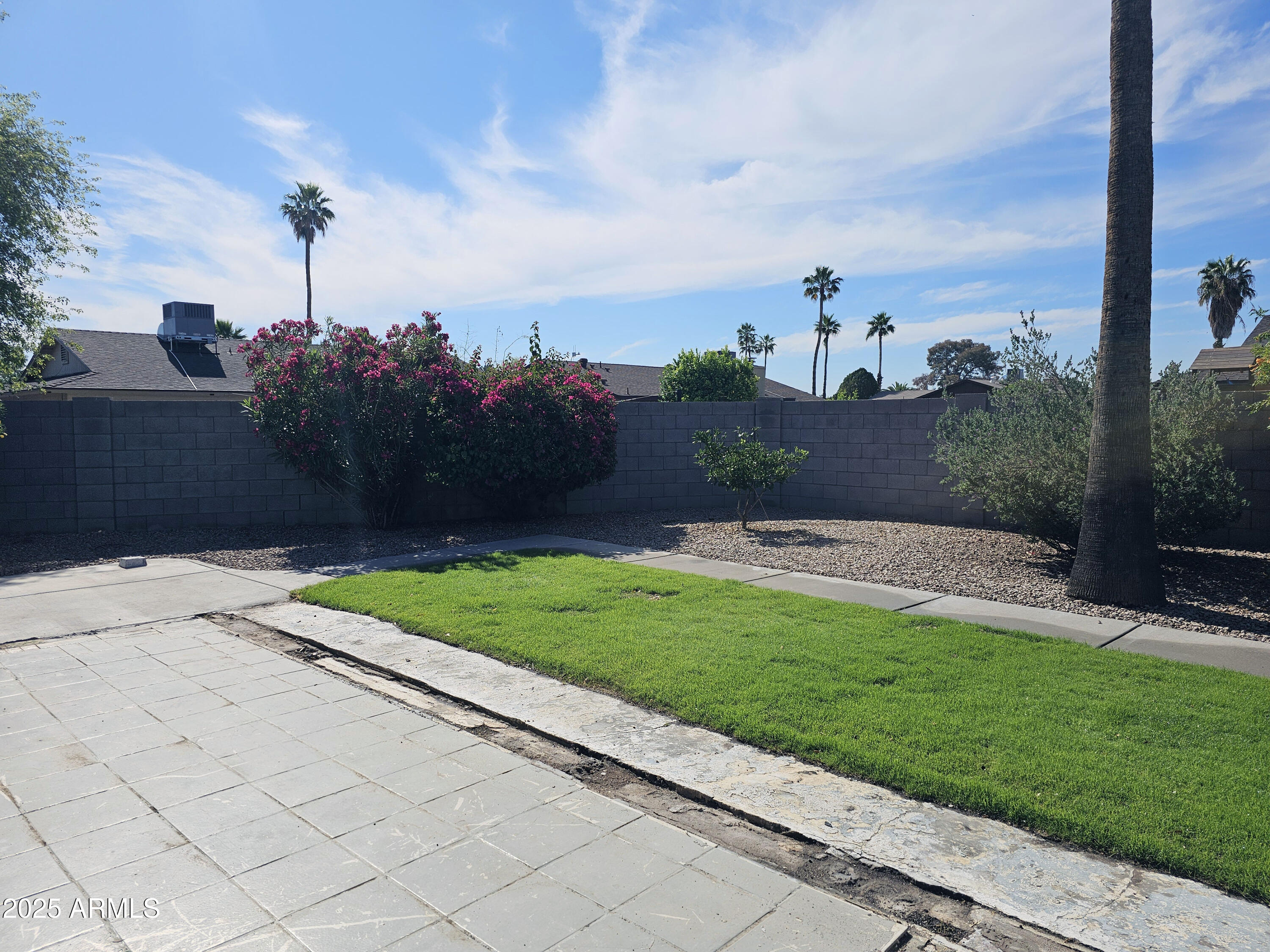 903 W LOUGHLIN Drive