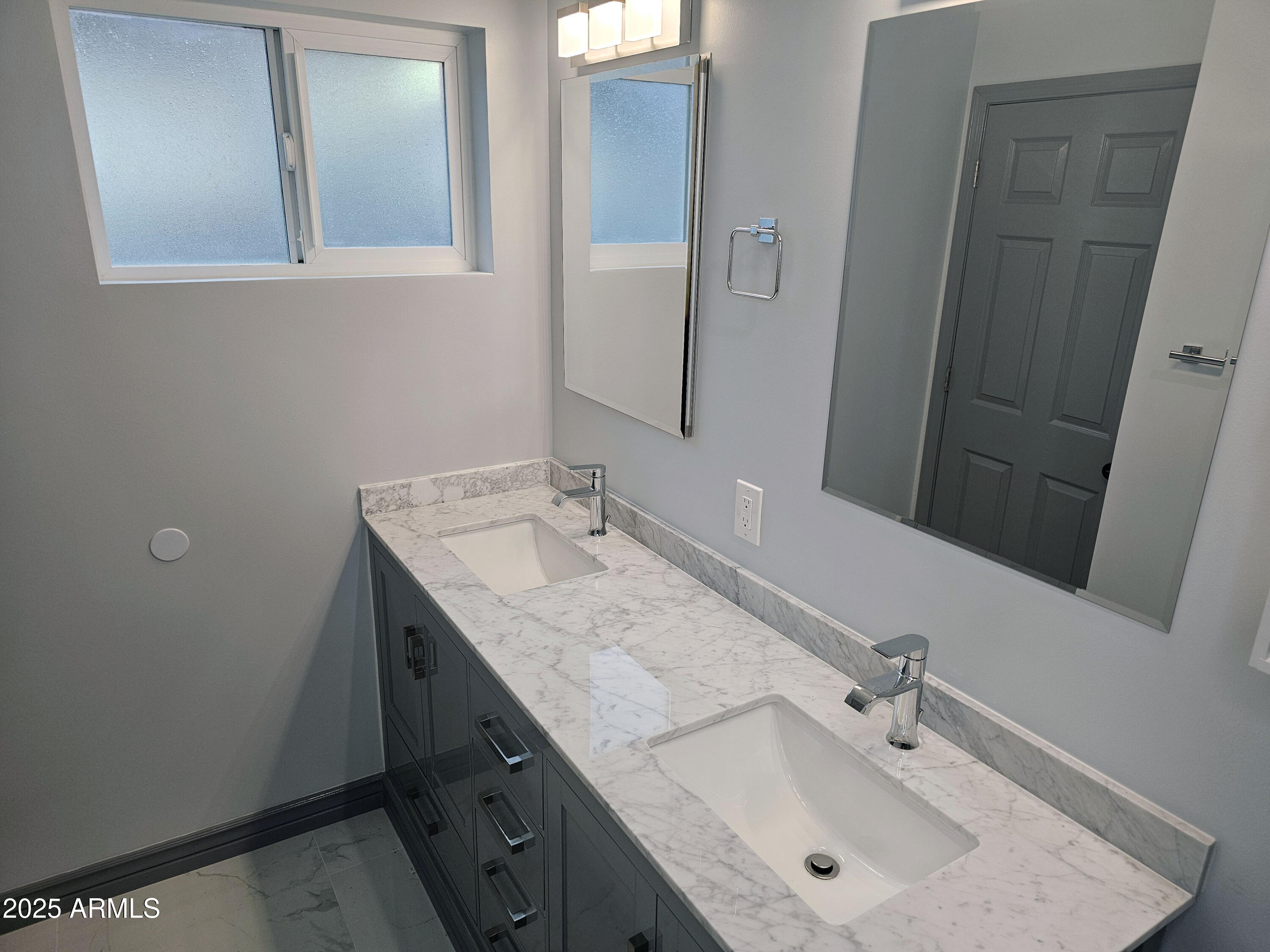 903 W LOUGHLIN Drive