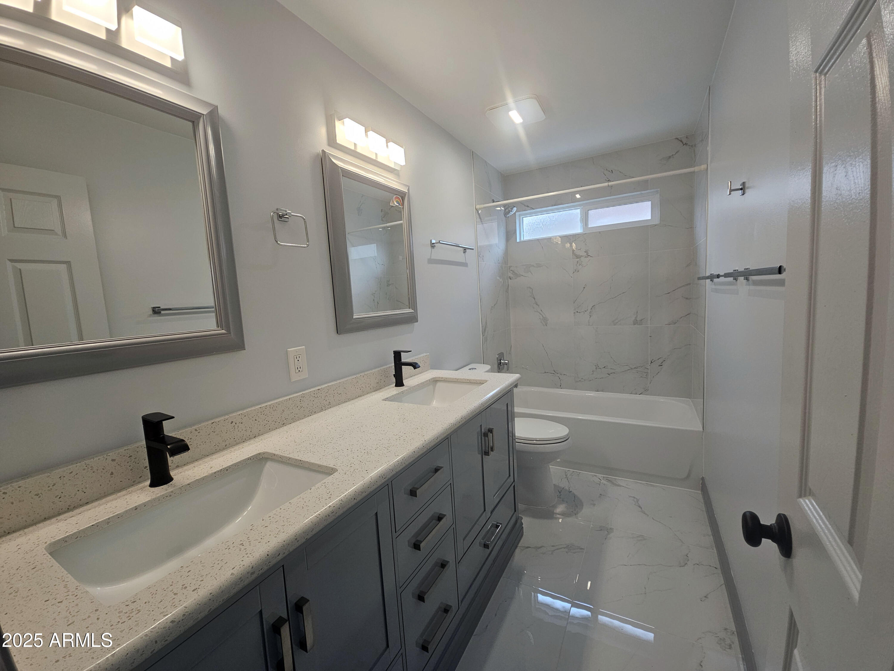 903 W LOUGHLIN Drive