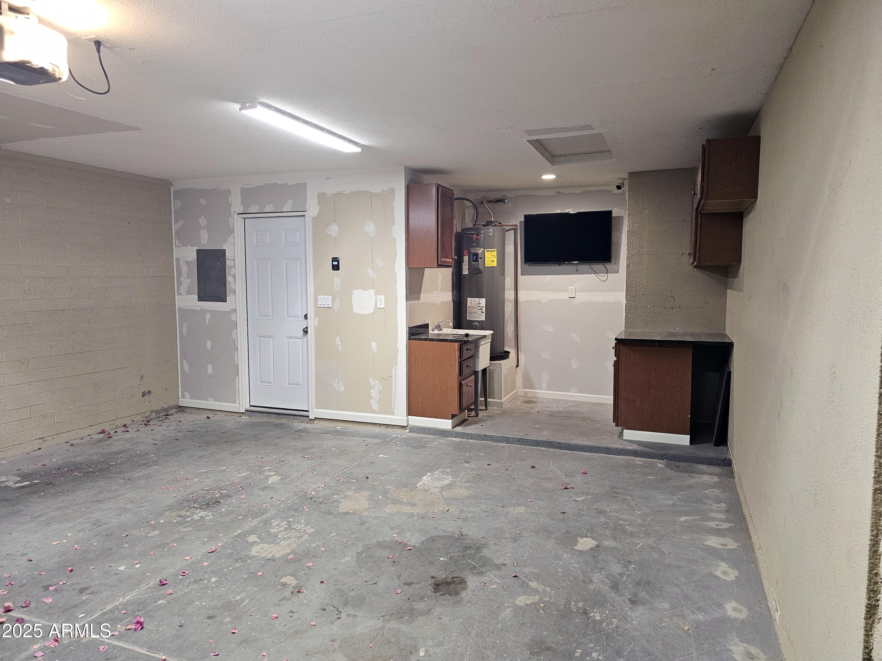 903 W LOUGHLIN Drive