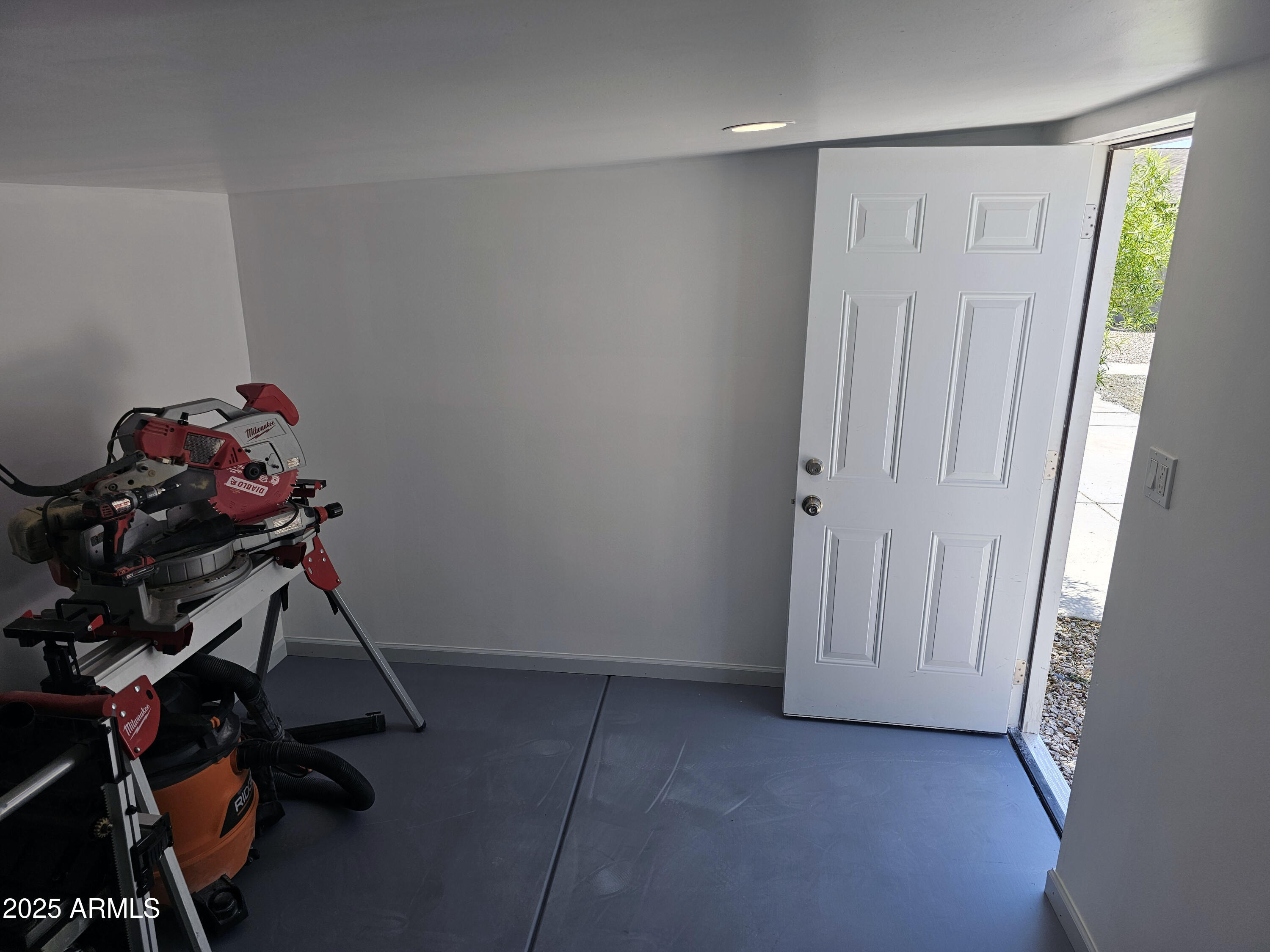 903 W LOUGHLIN Drive