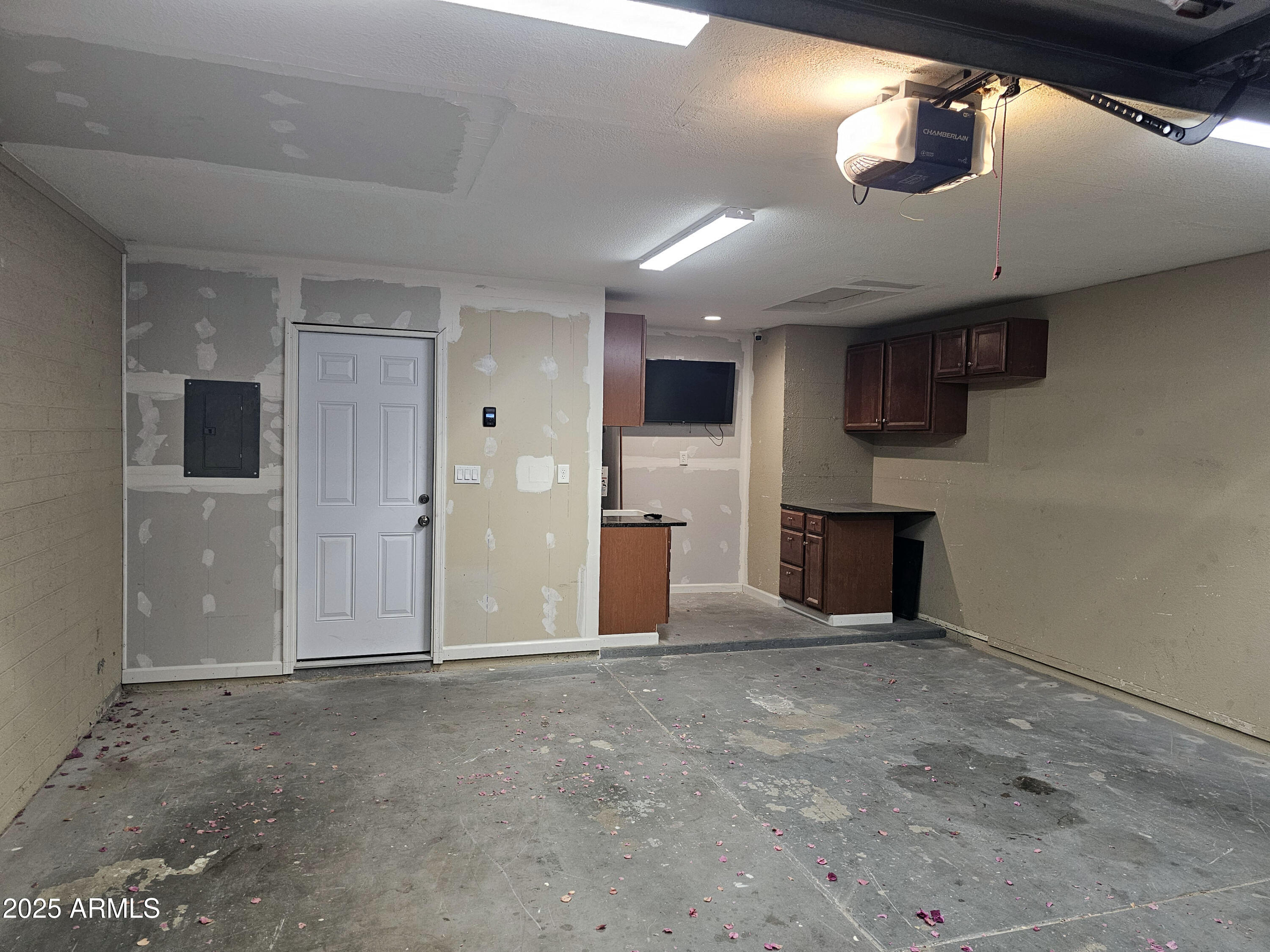 903 W LOUGHLIN Drive