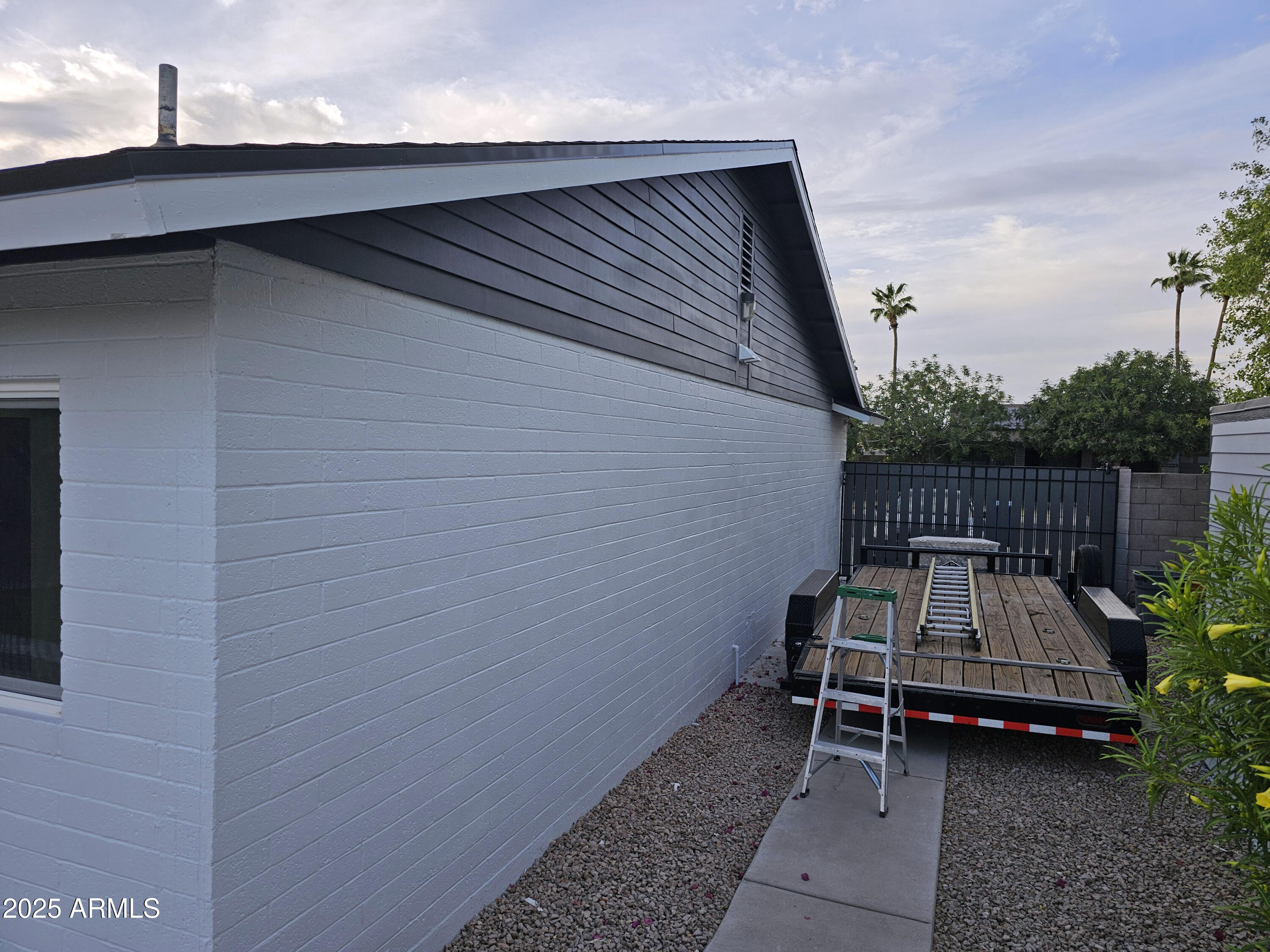 903 W LOUGHLIN Drive