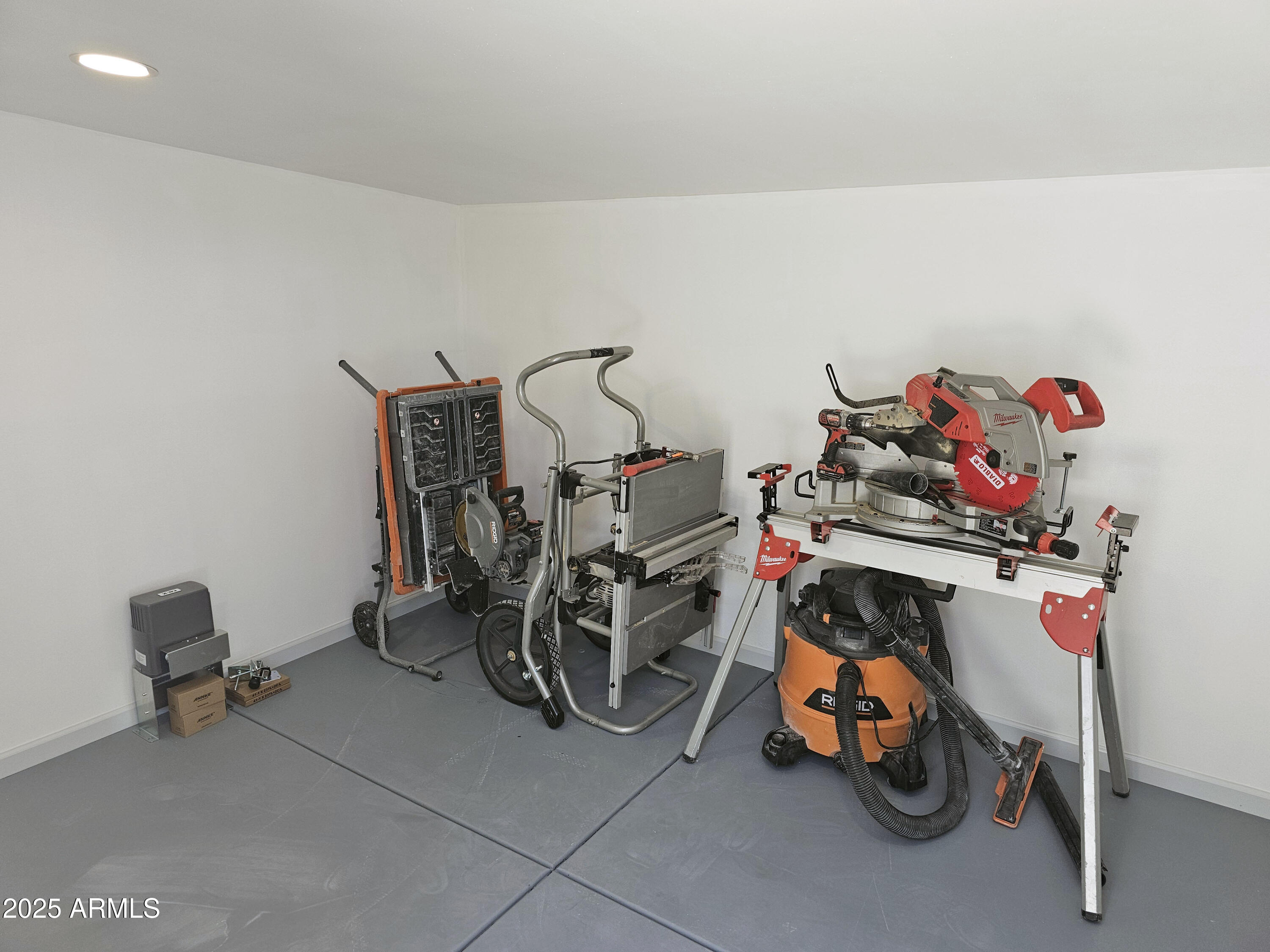 903 W LOUGHLIN Drive