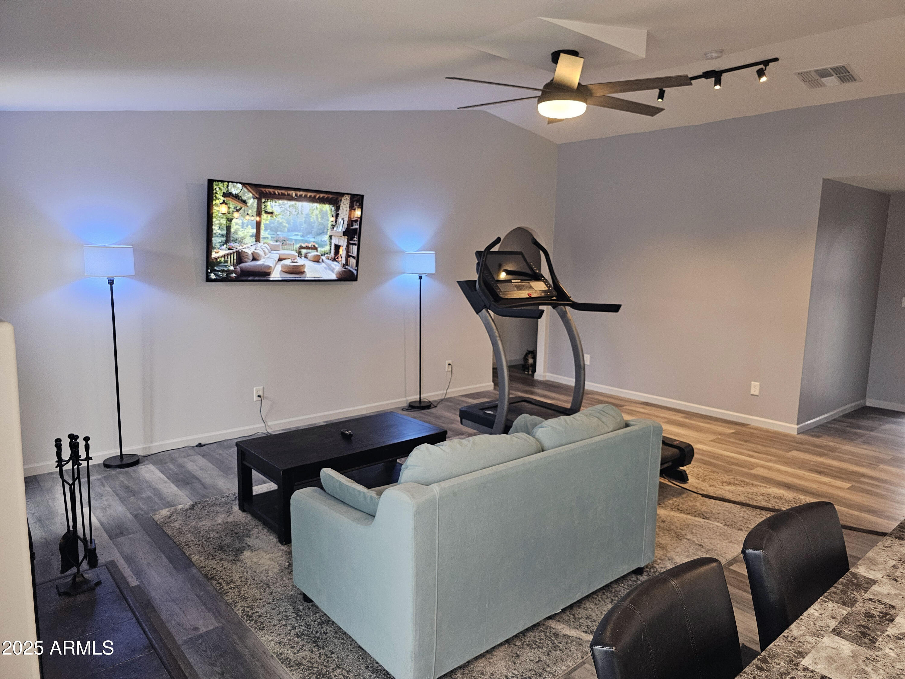 903 W LOUGHLIN Drive