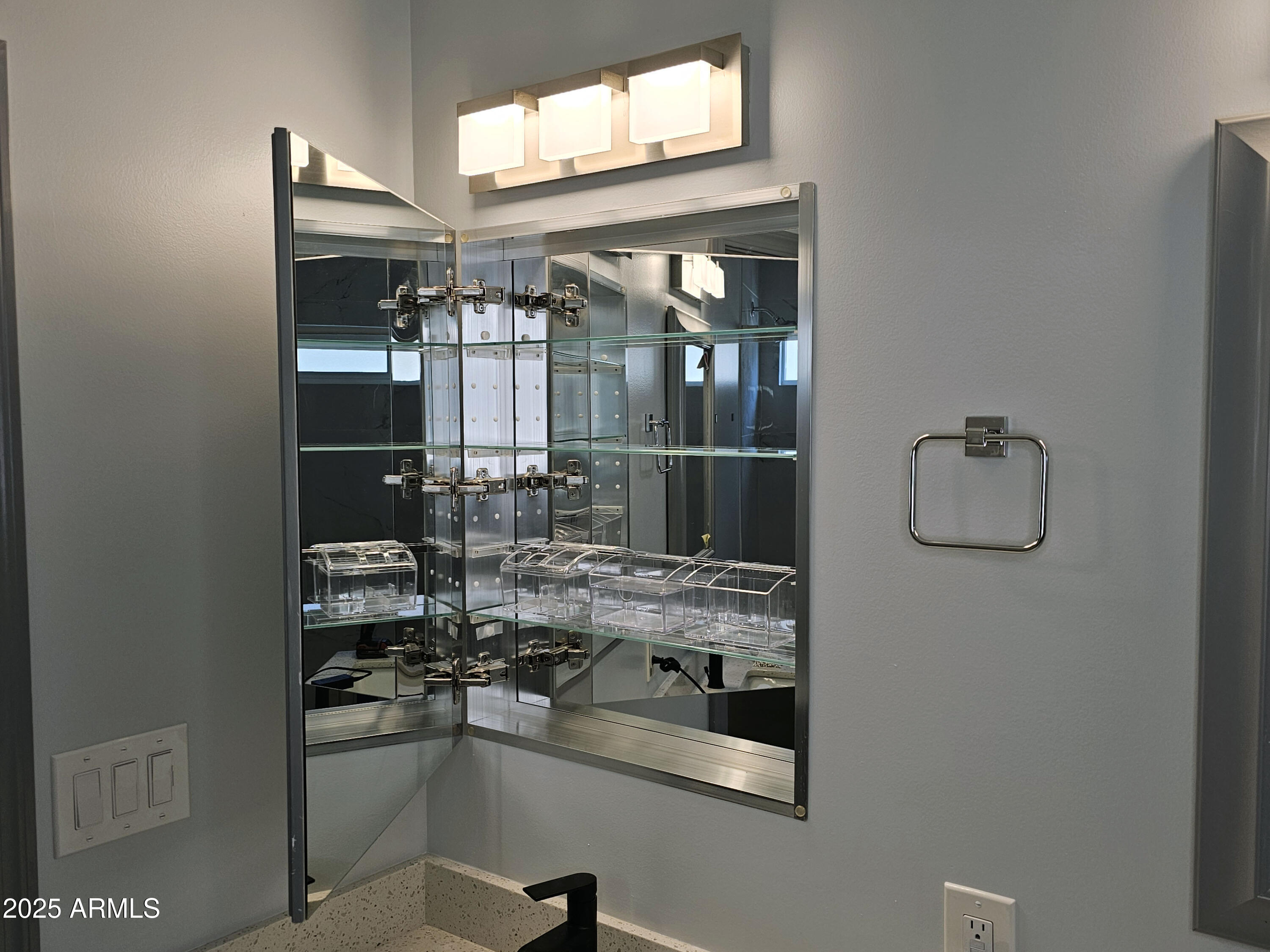 903 W LOUGHLIN Drive