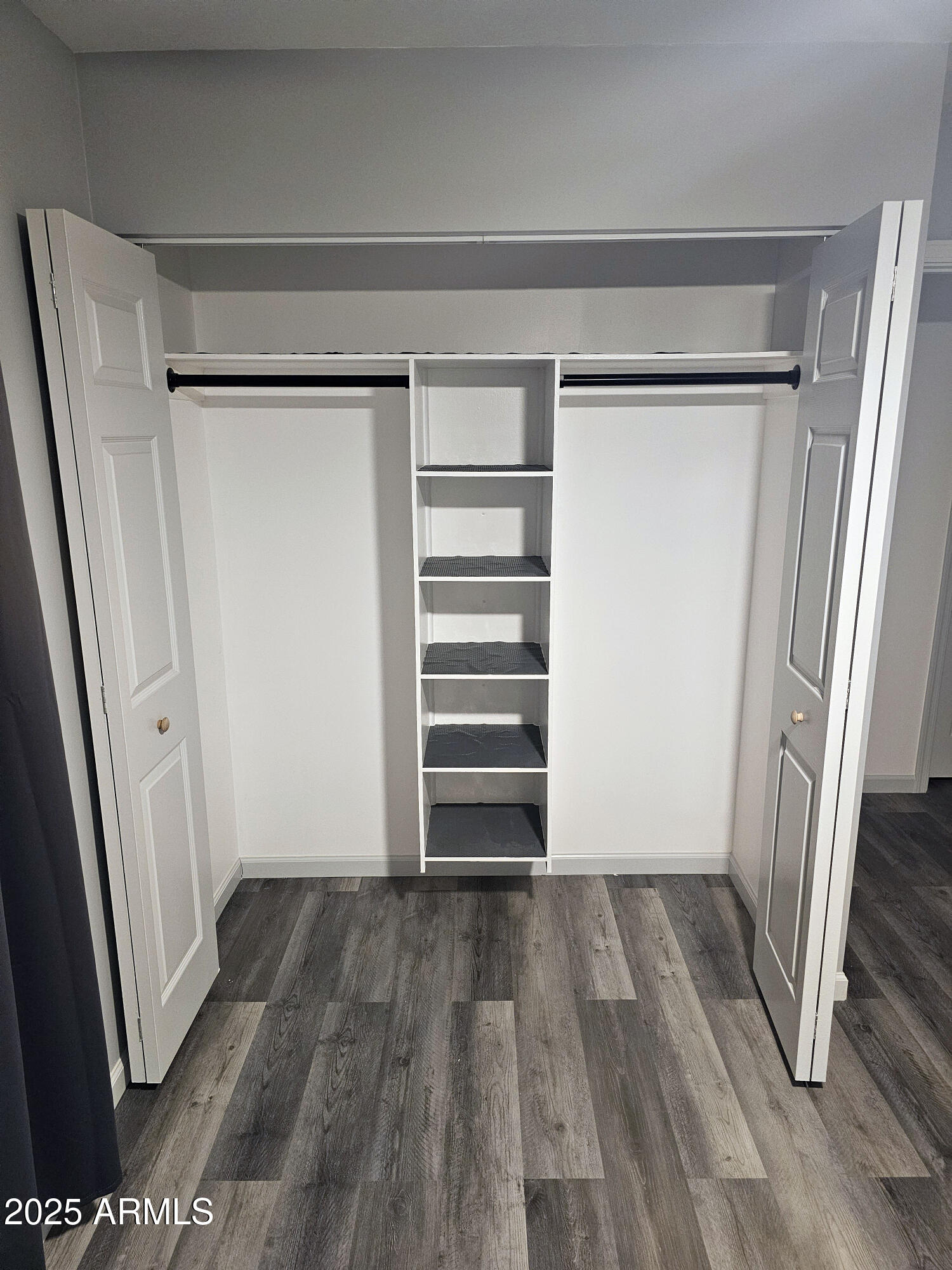 903 W LOUGHLIN Drive