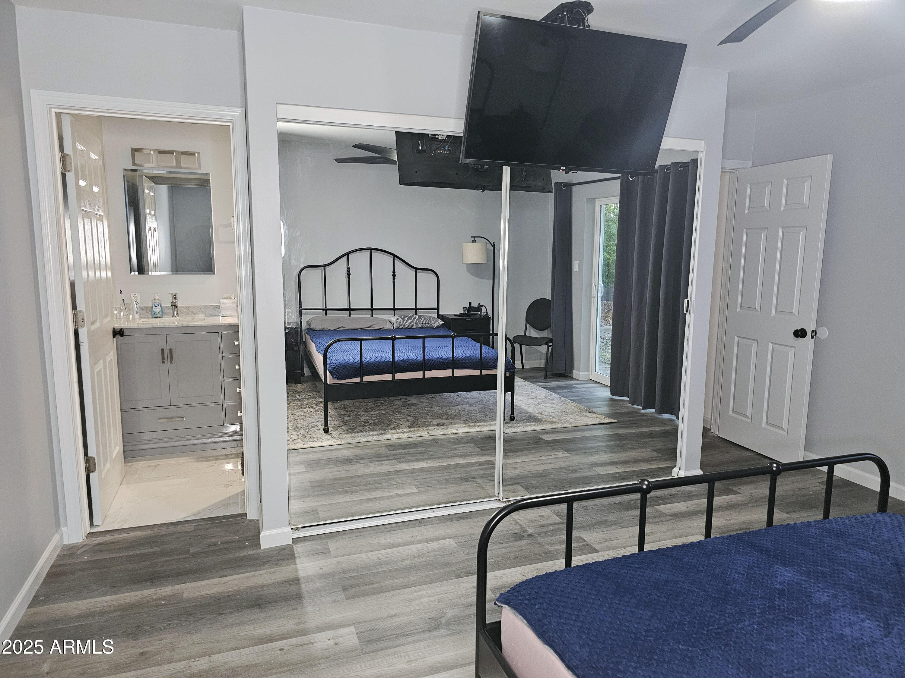 903 W LOUGHLIN Drive