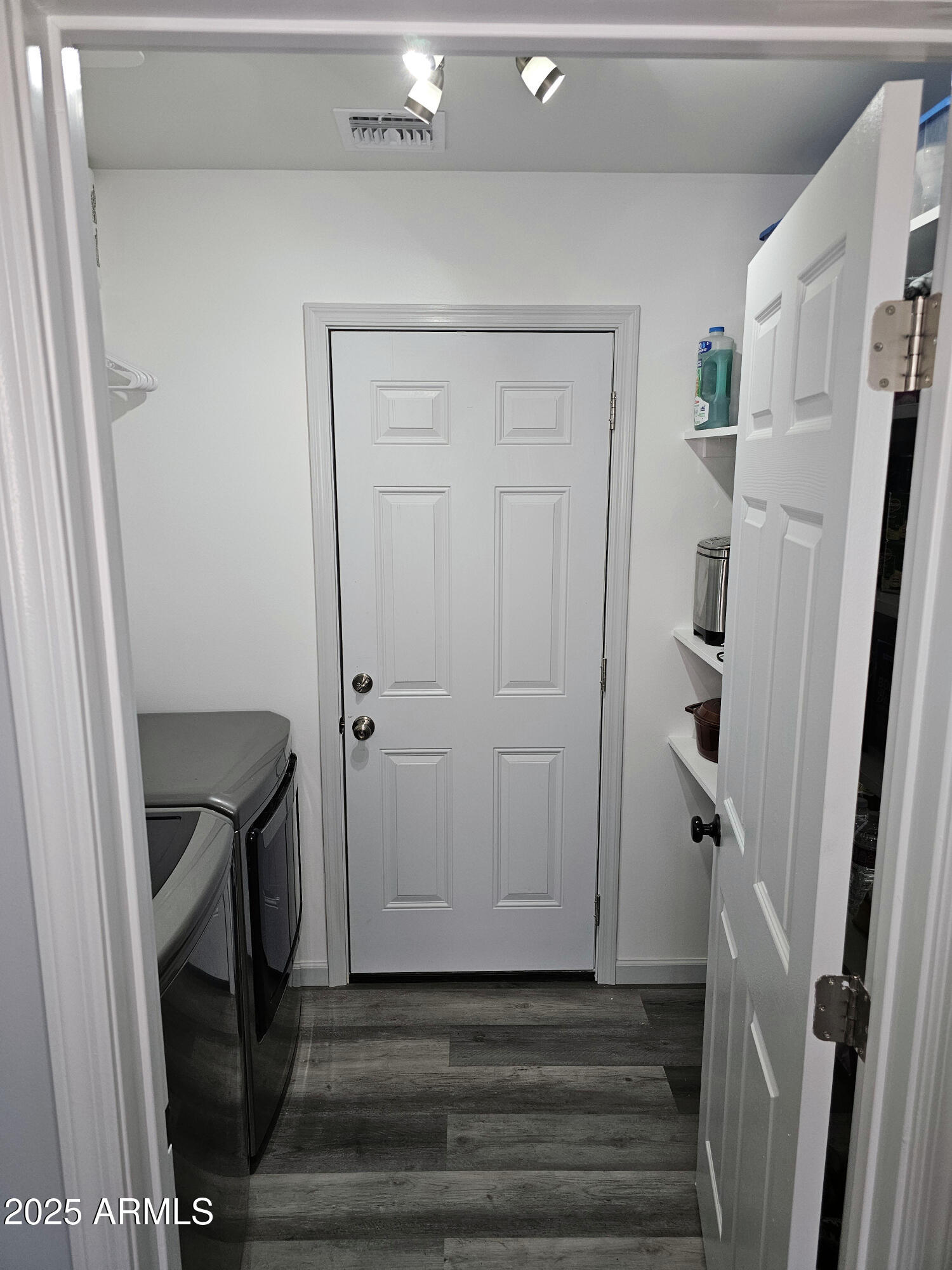 903 W LOUGHLIN Drive