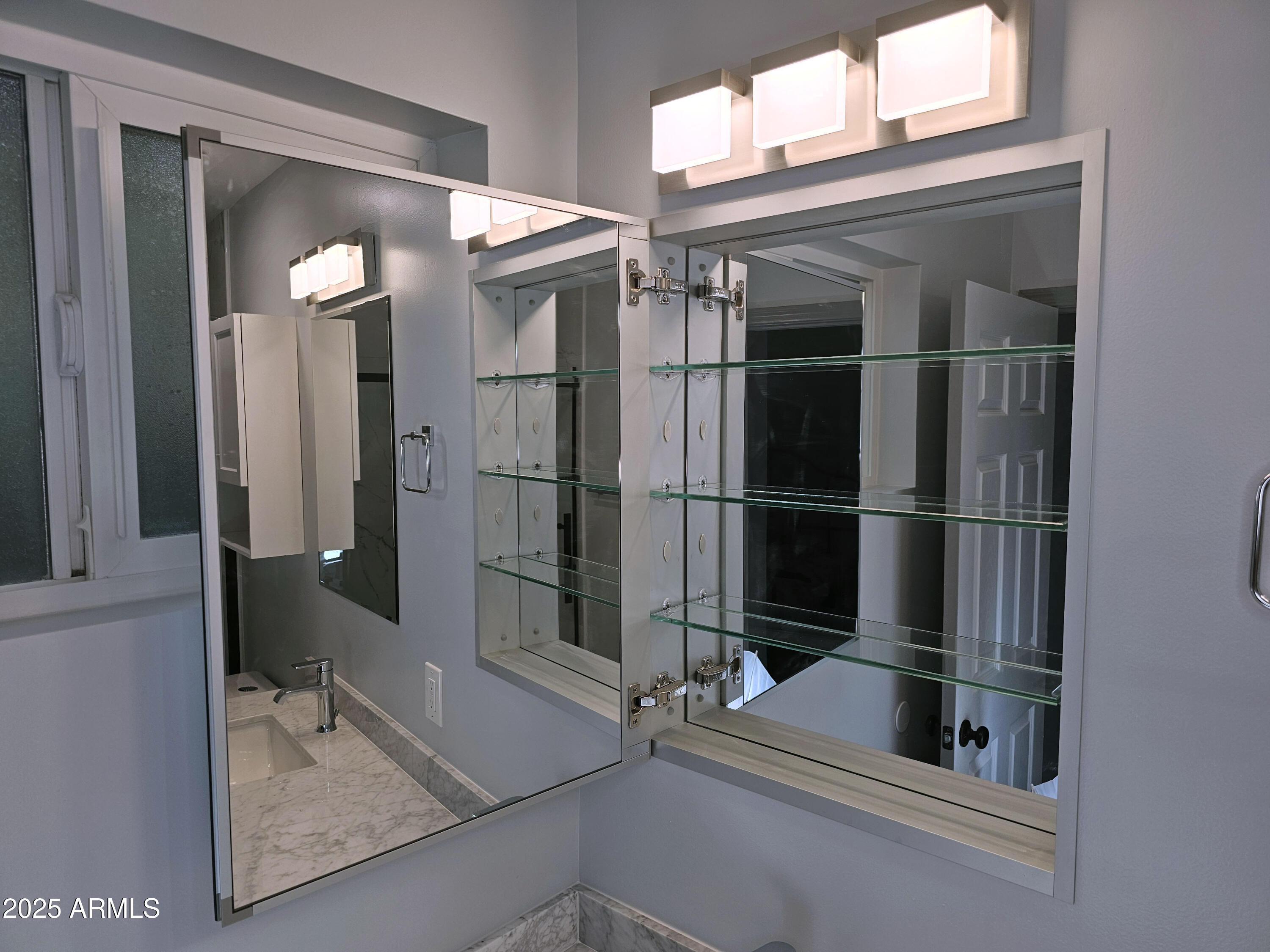 903 W LOUGHLIN Drive