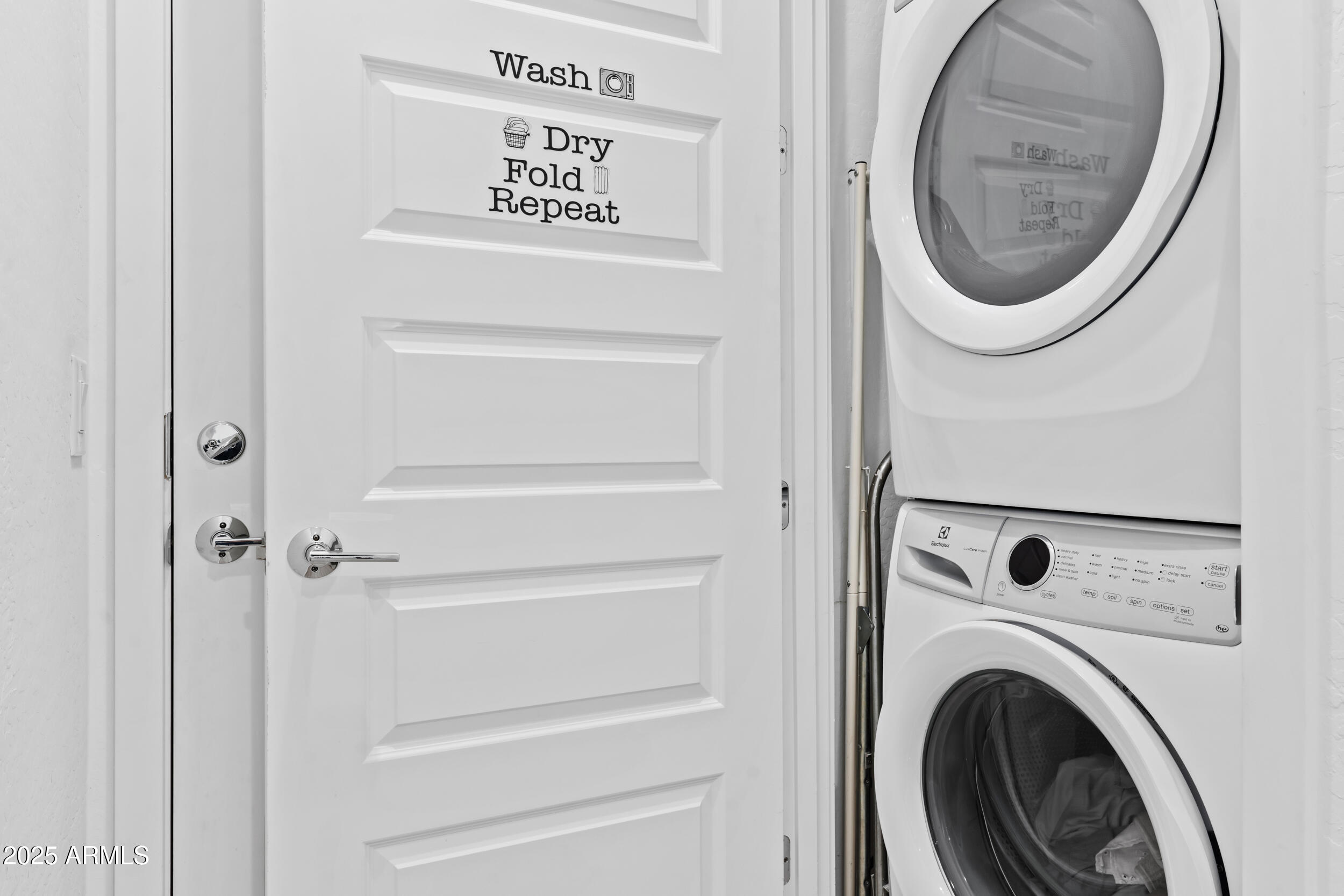 5724 S COYOTE Canyon