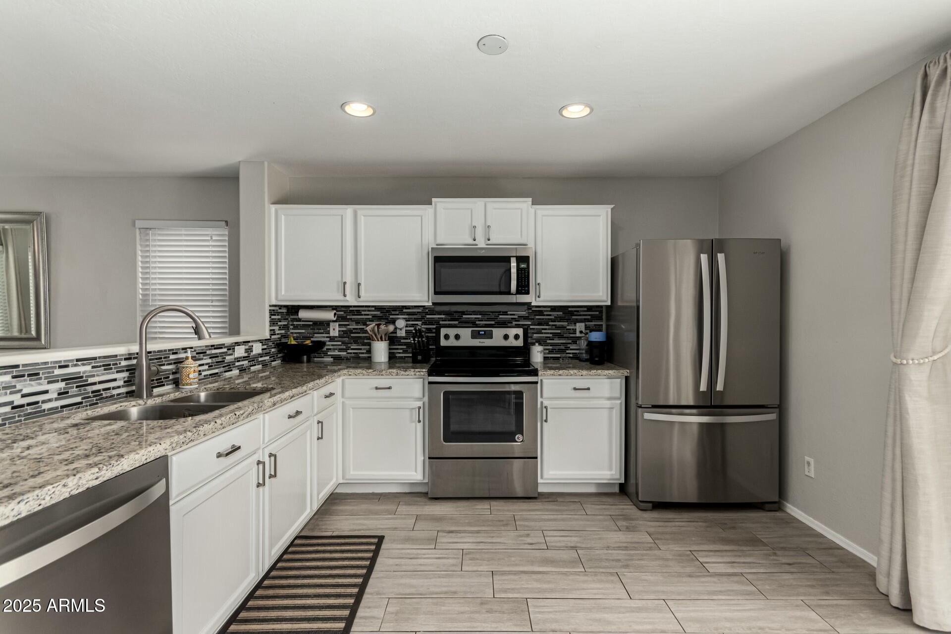 1615 E MADDISON Circle