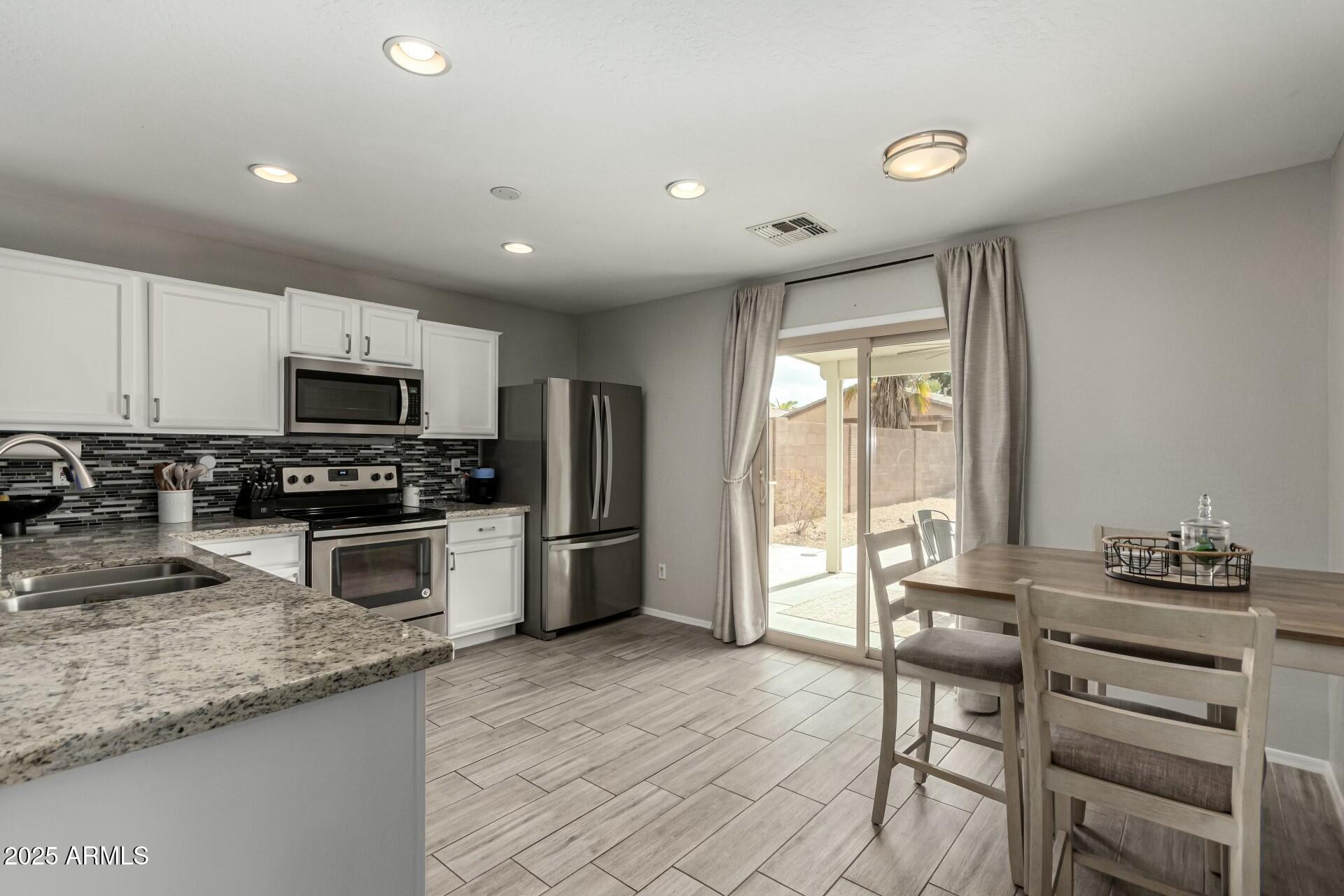 1615 E MADDISON Circle