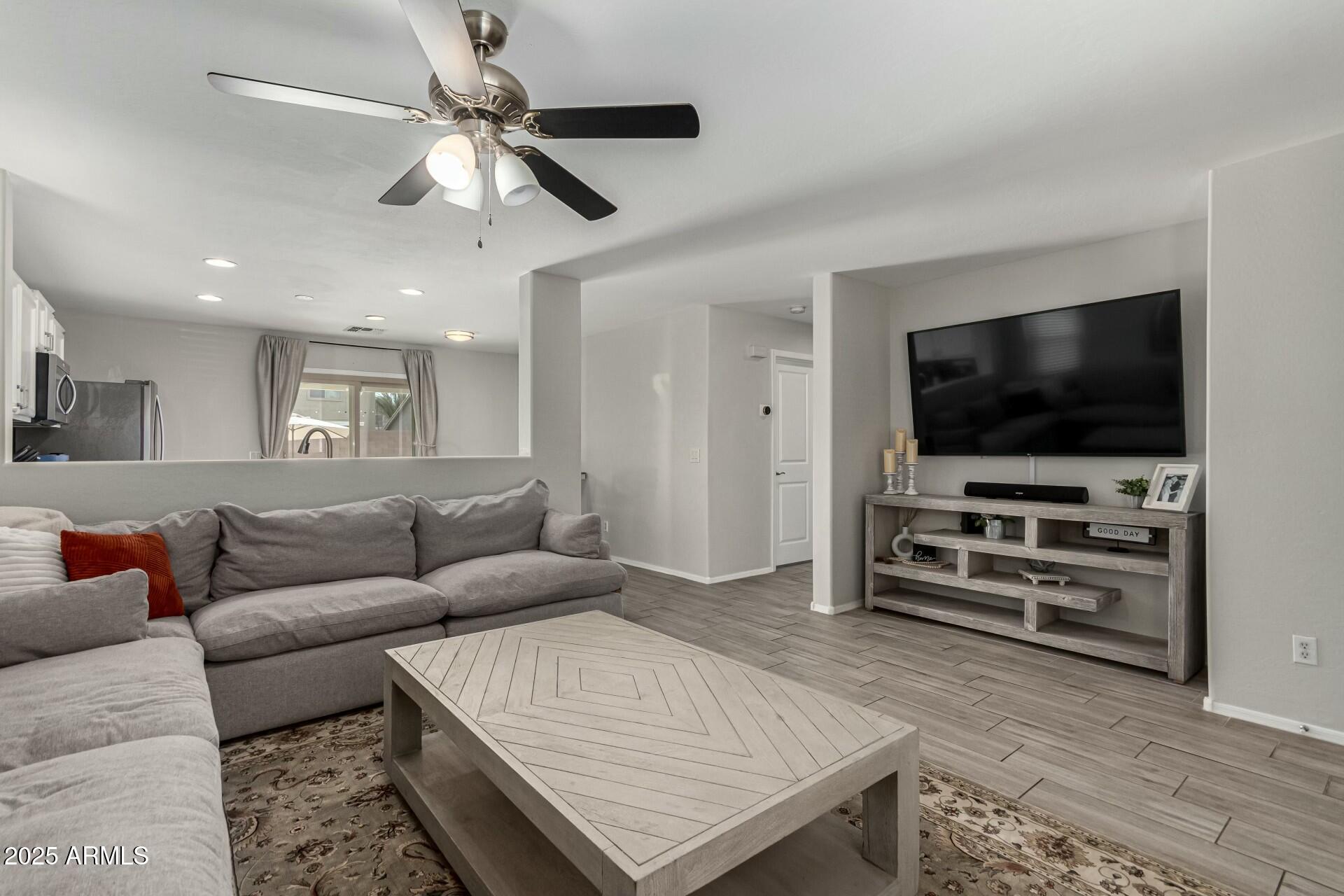 1615 E MADDISON Circle