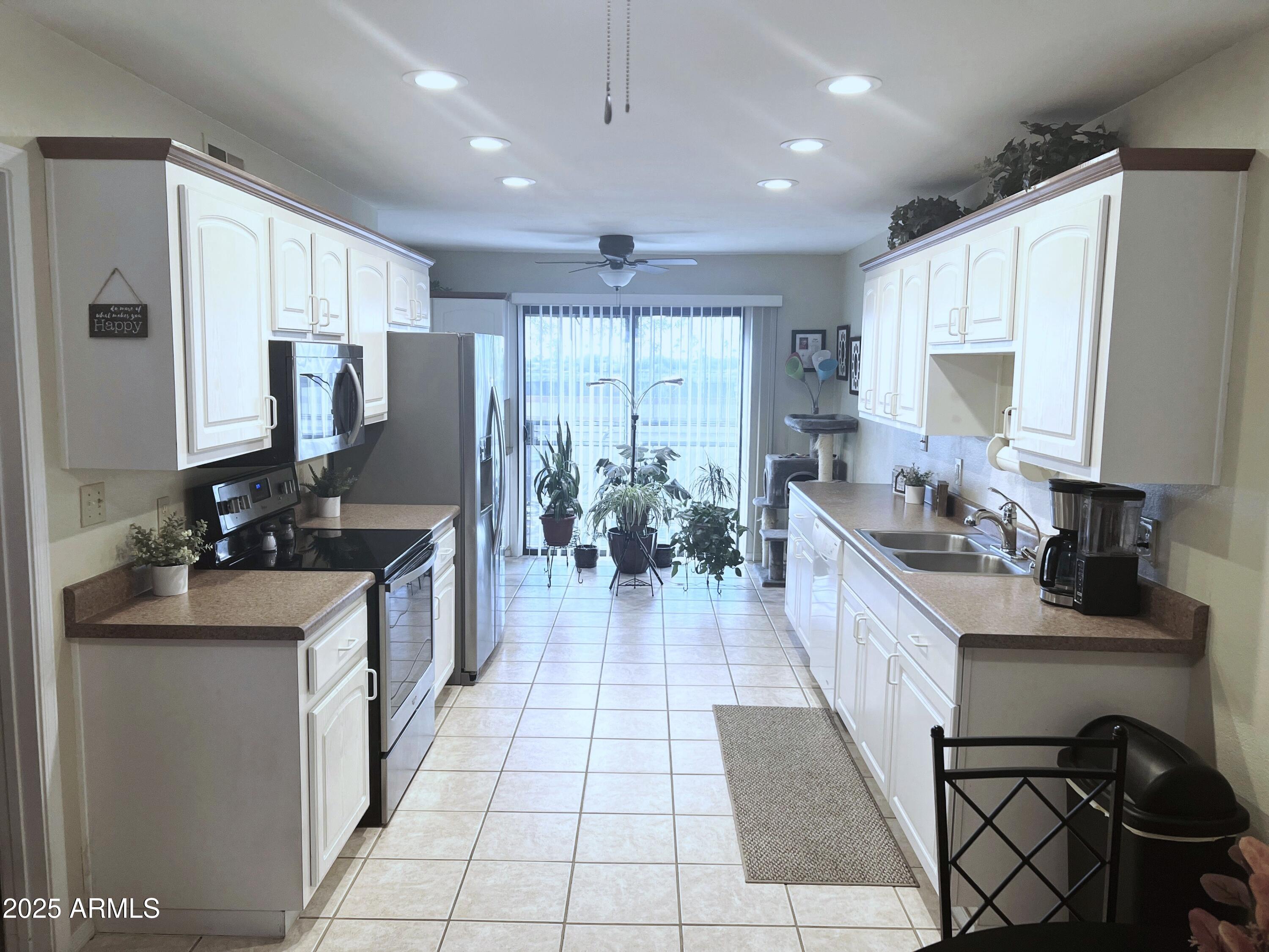 455 S DELAWARE Drive