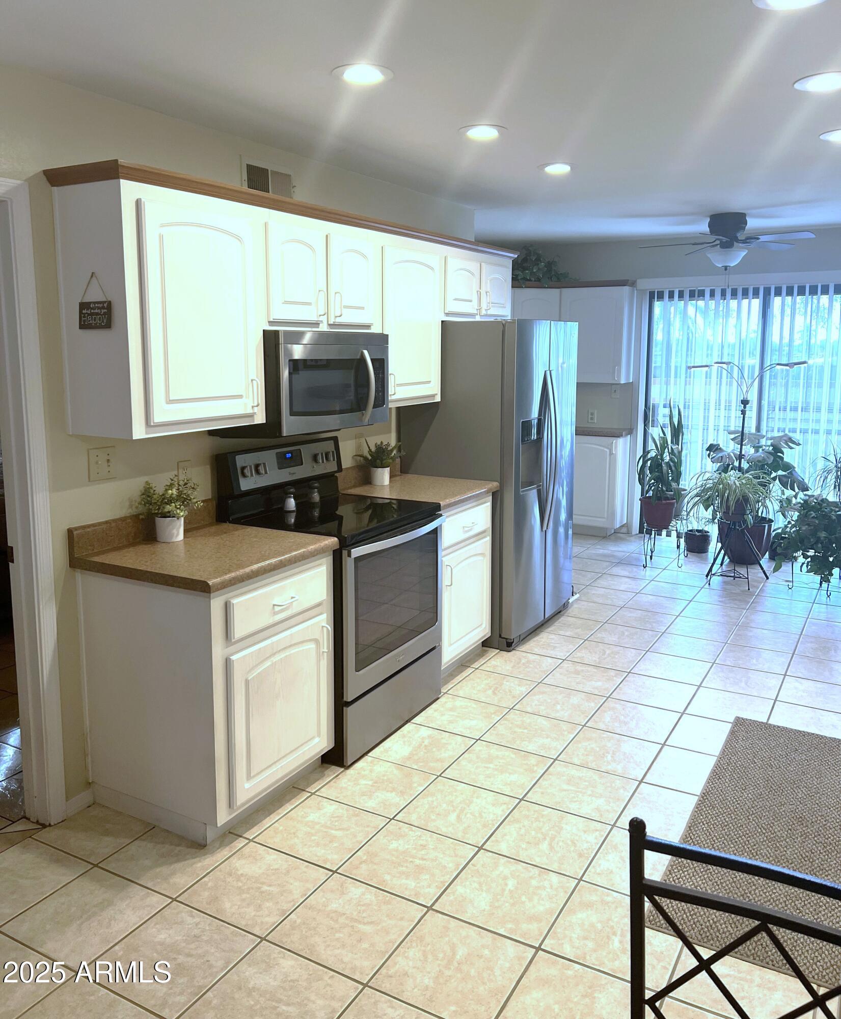 455 S DELAWARE Drive