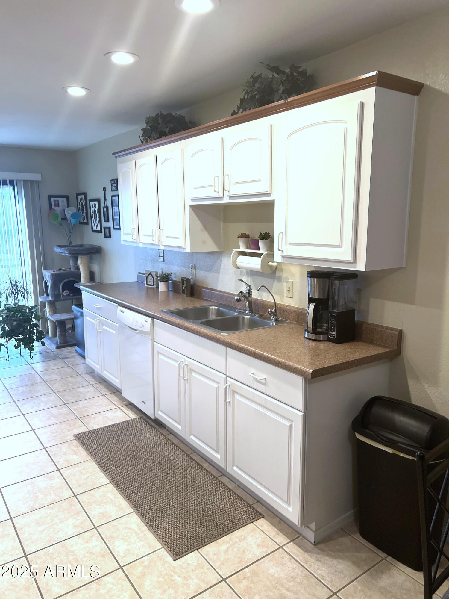 455 S DELAWARE Drive