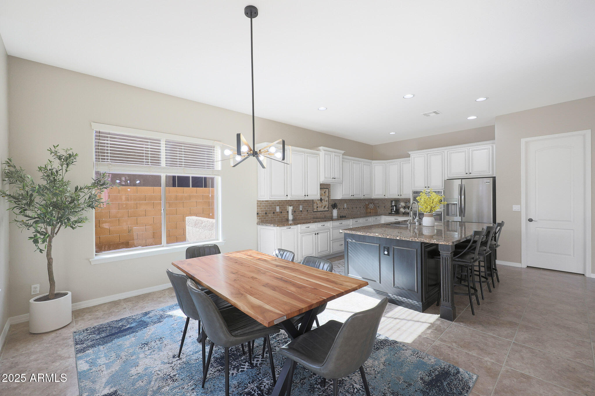 3007 S COLONIAL Street