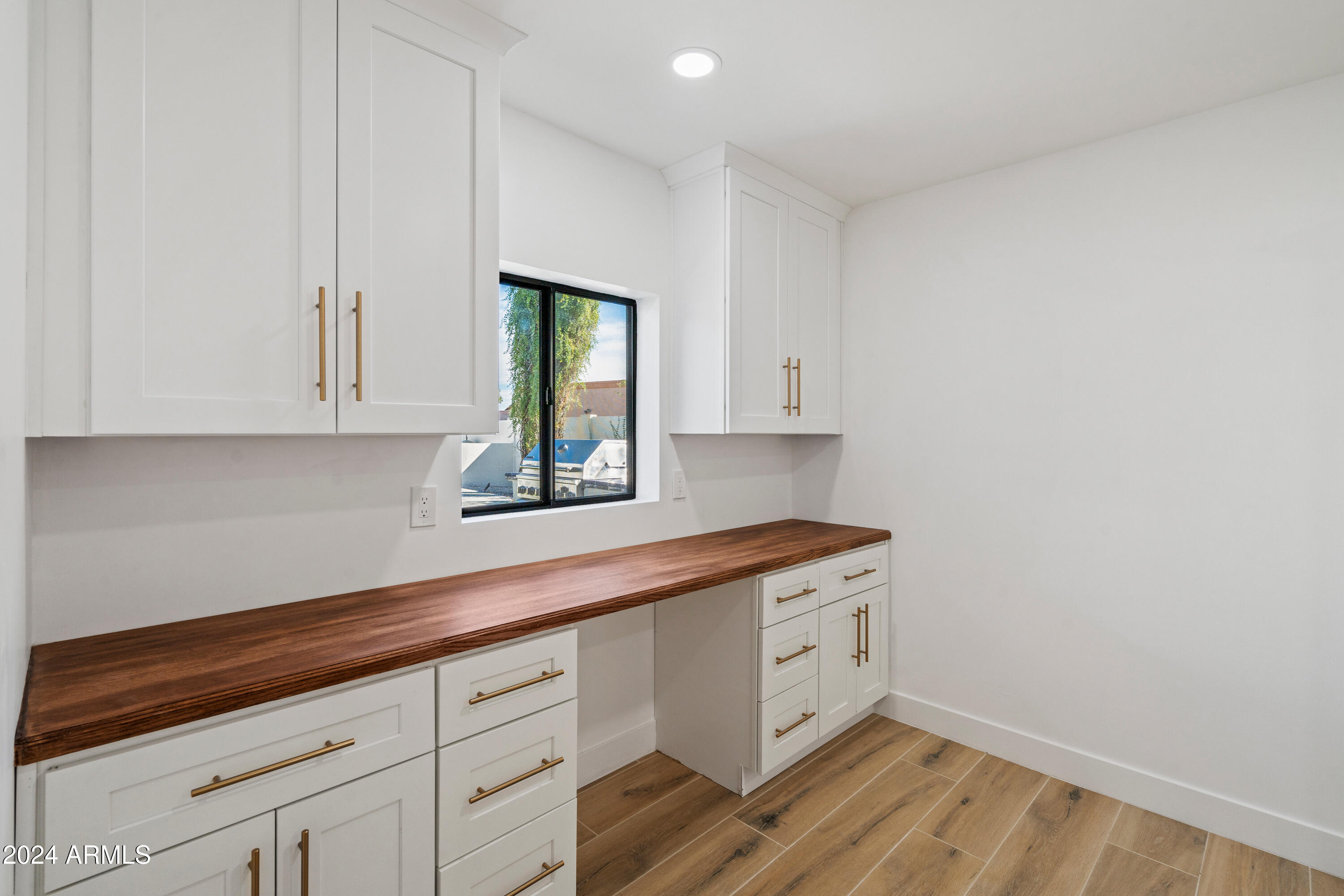 5719 E SWEETWATER Avenue