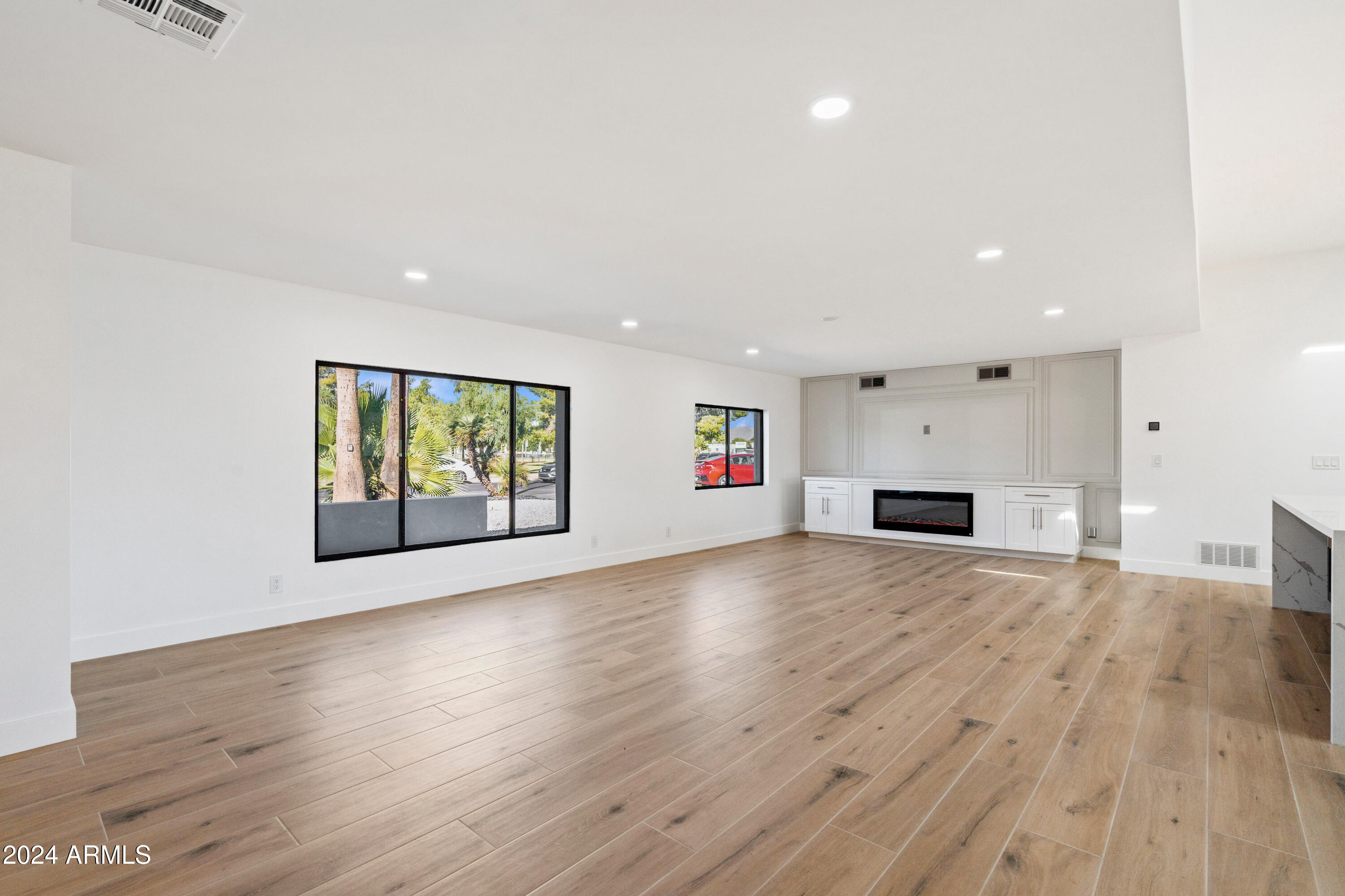 5719 E SWEETWATER Avenue