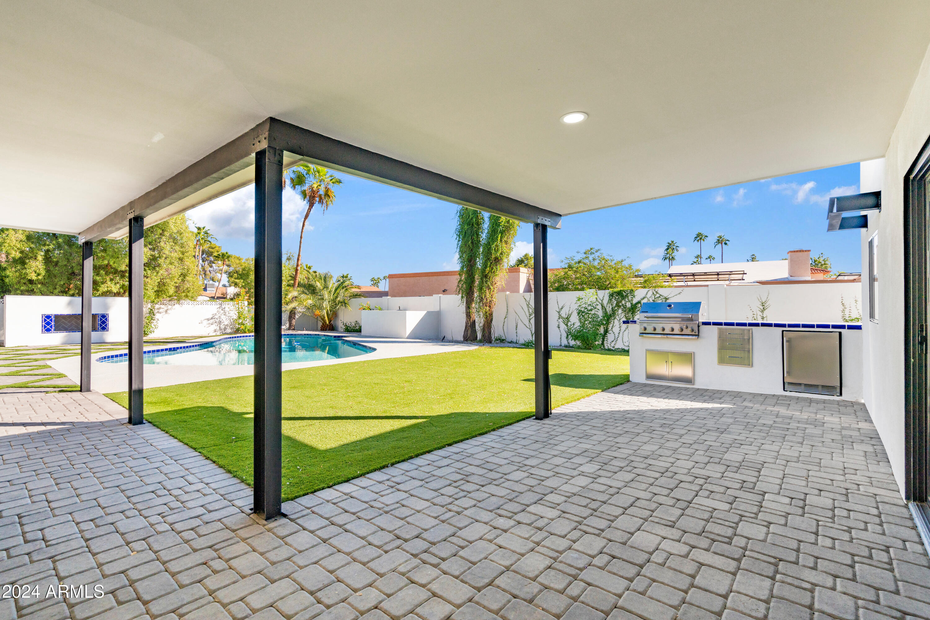 5719 E SWEETWATER Avenue