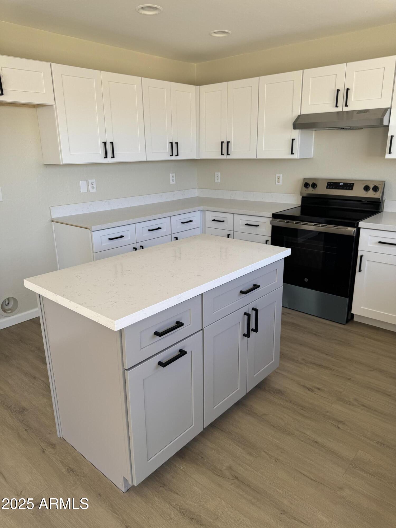 28756 N DESERT HILLS Drive