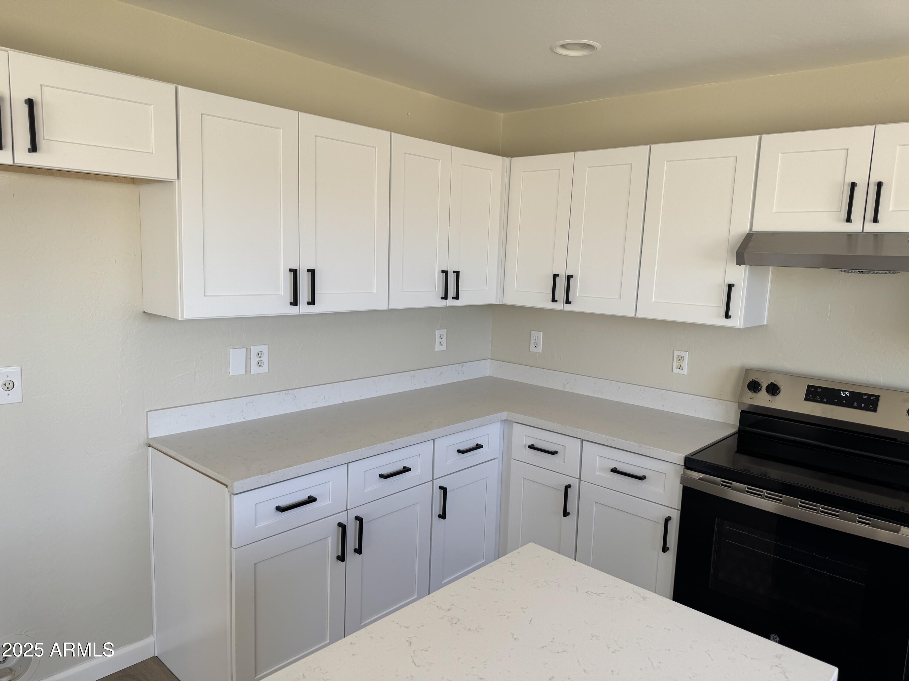 28756 N DESERT HILLS Drive