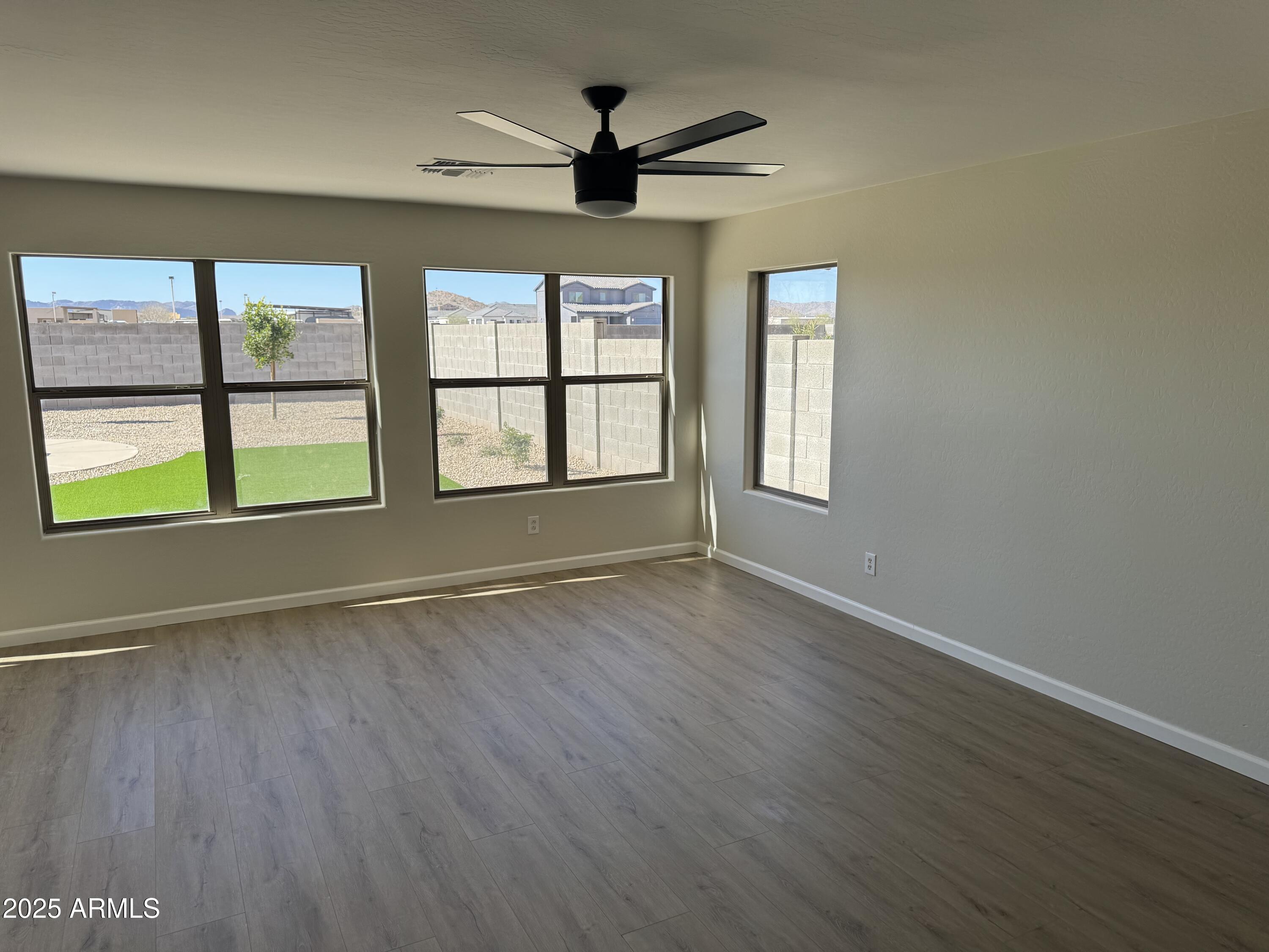 28756 N DESERT HILLS Drive