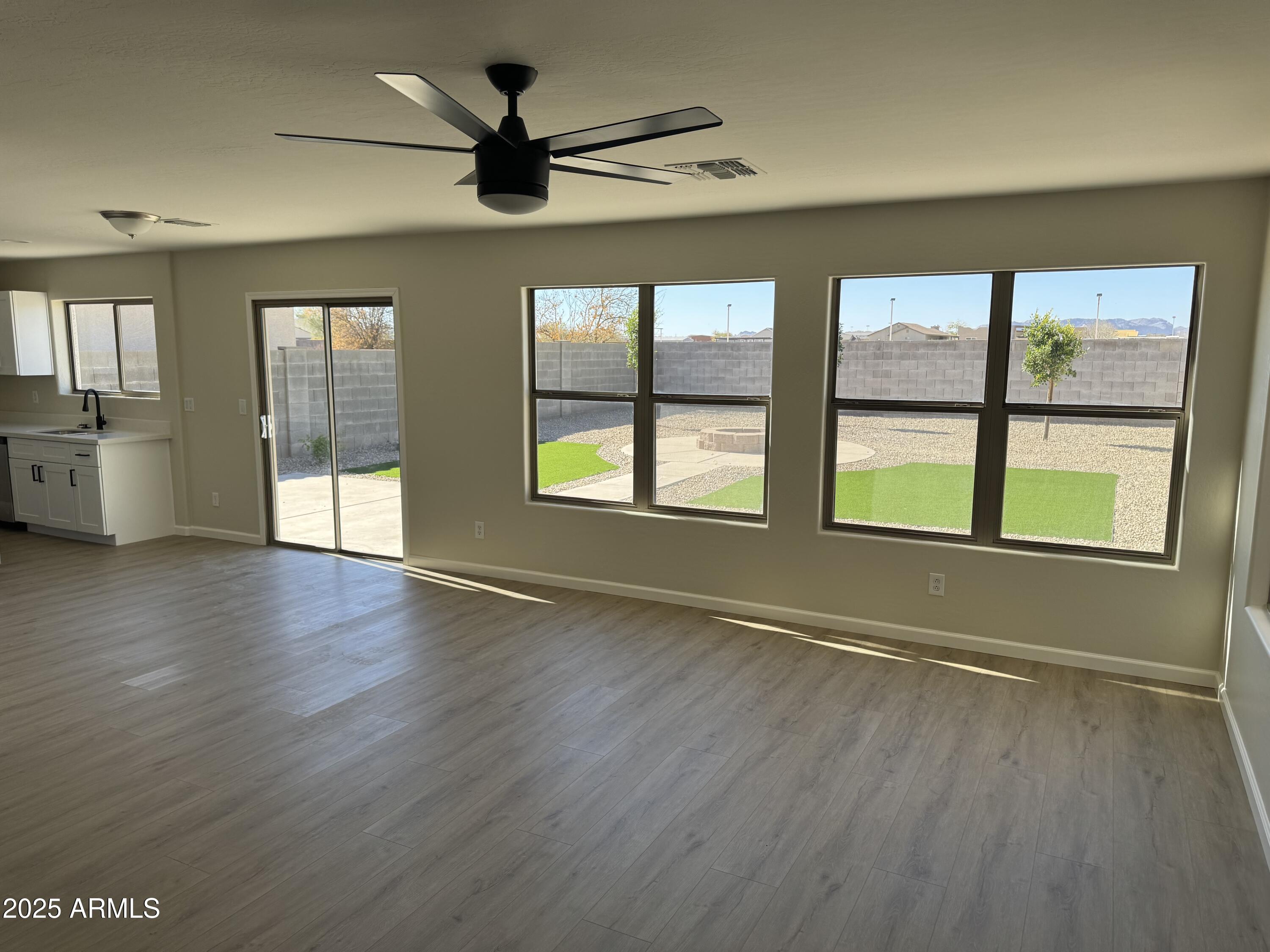 28756 N DESERT HILLS Drive