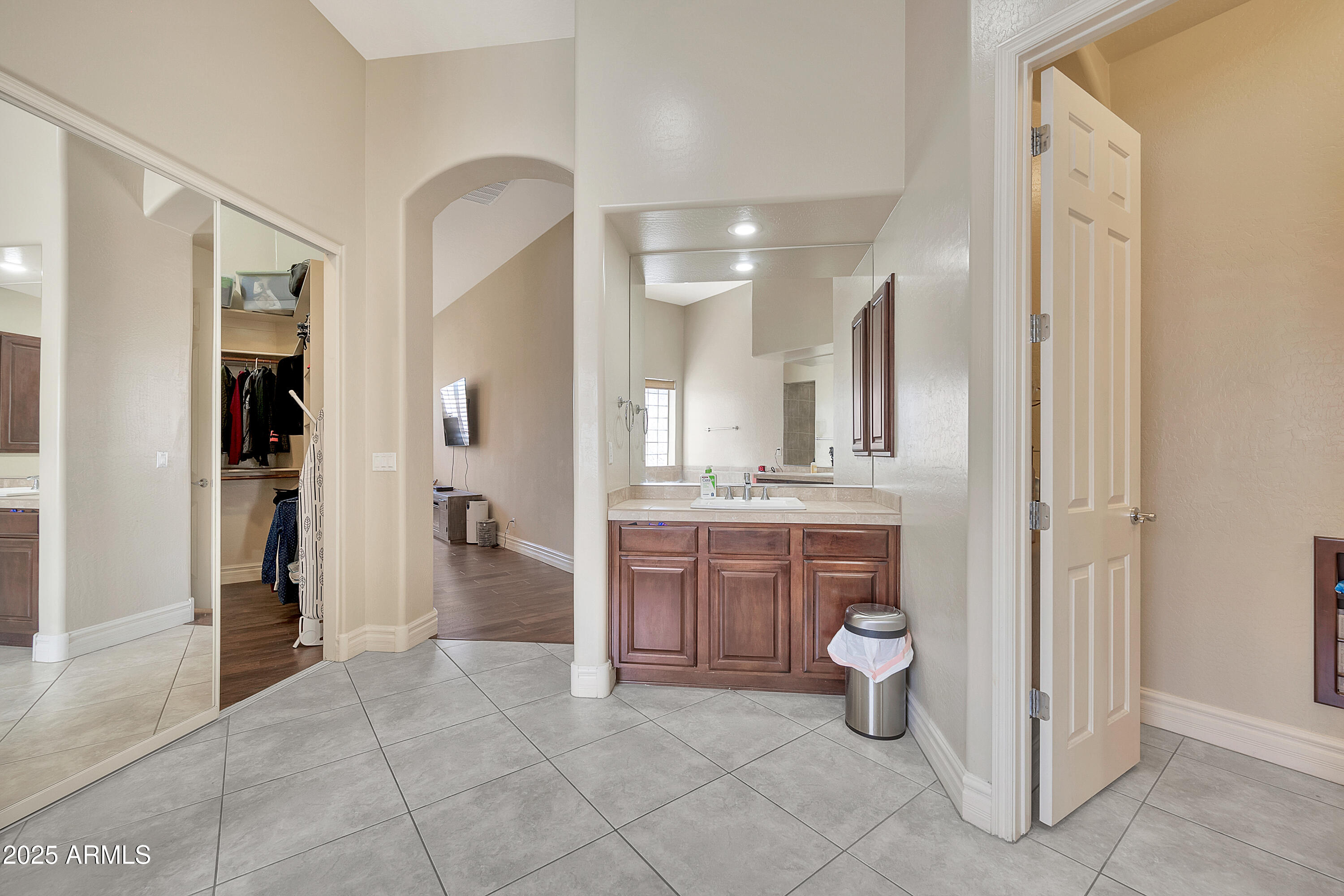 1738 W YOSEMITE Place