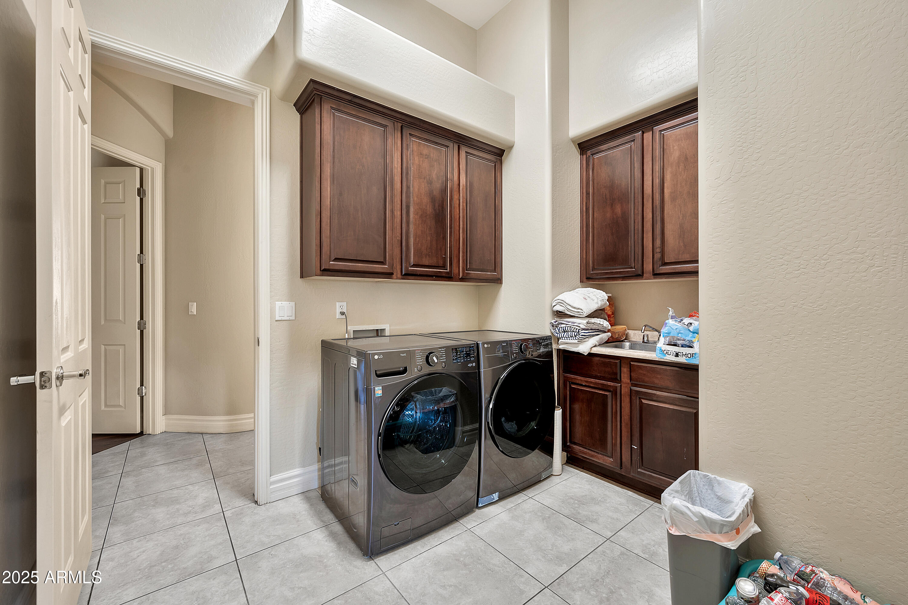 1738 W YOSEMITE Place