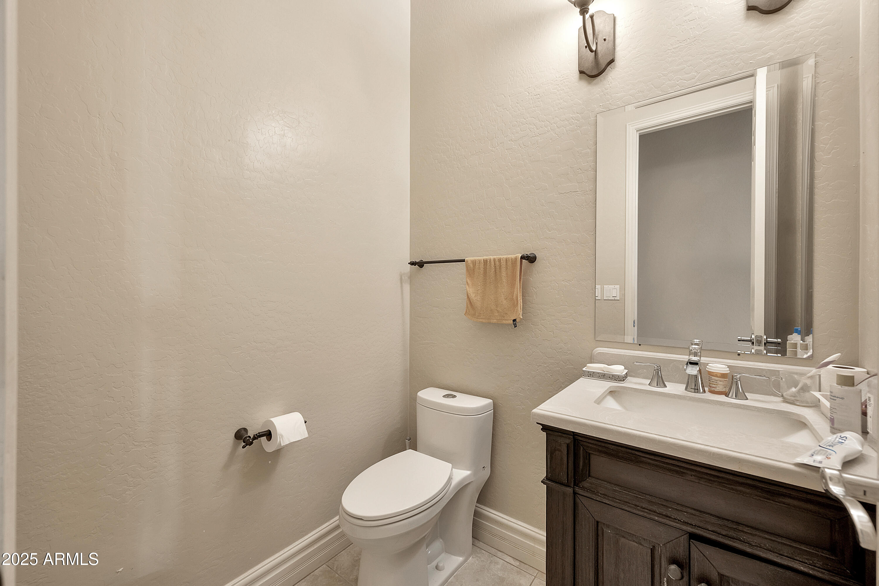 1738 W YOSEMITE Place