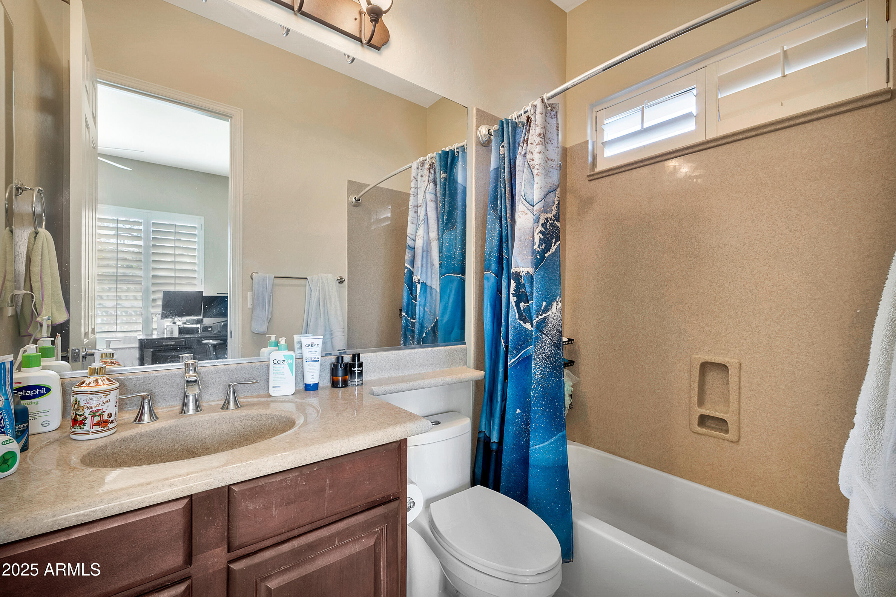 1738 W YOSEMITE Place