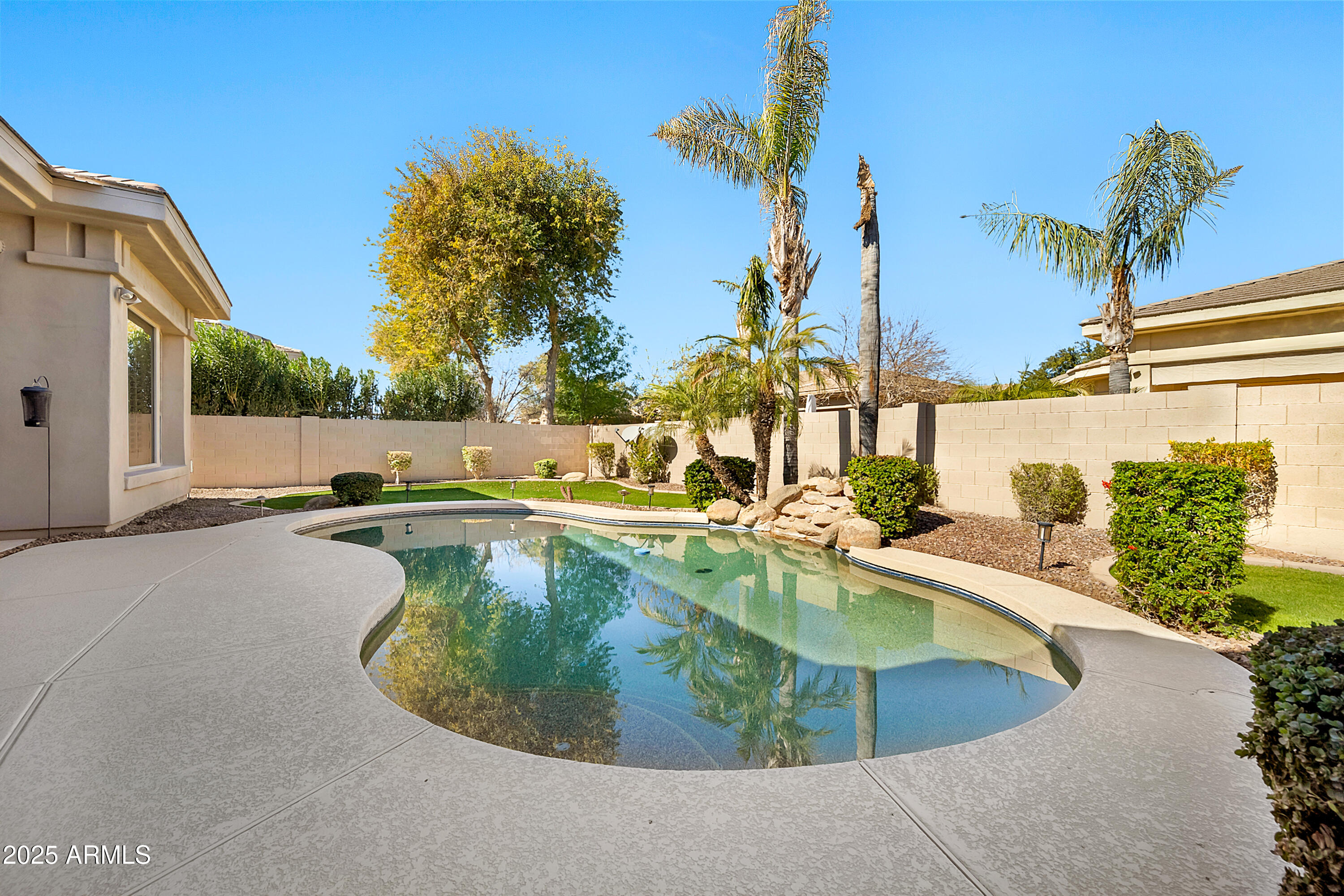 1738 W YOSEMITE Place