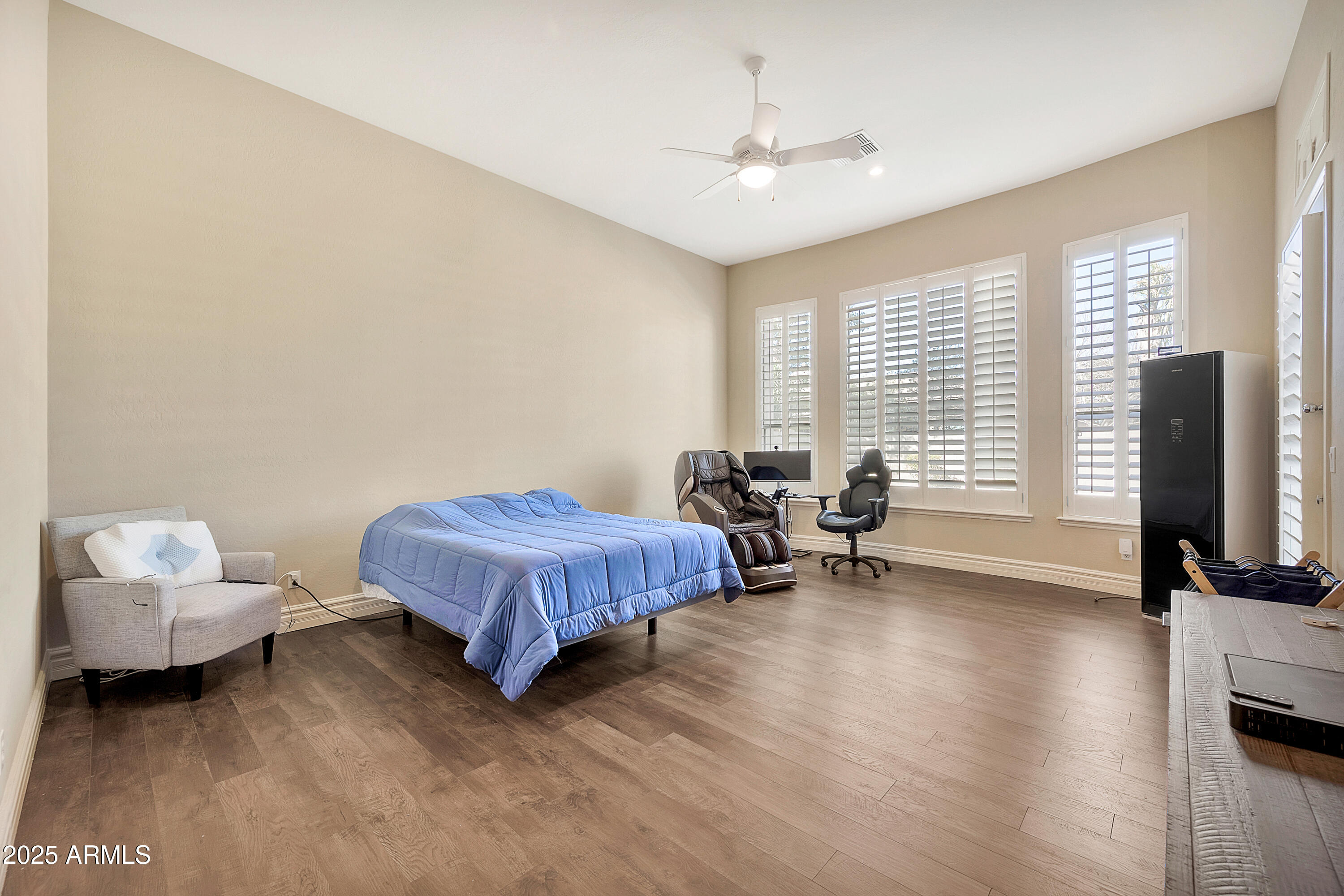 1738 W YOSEMITE Place