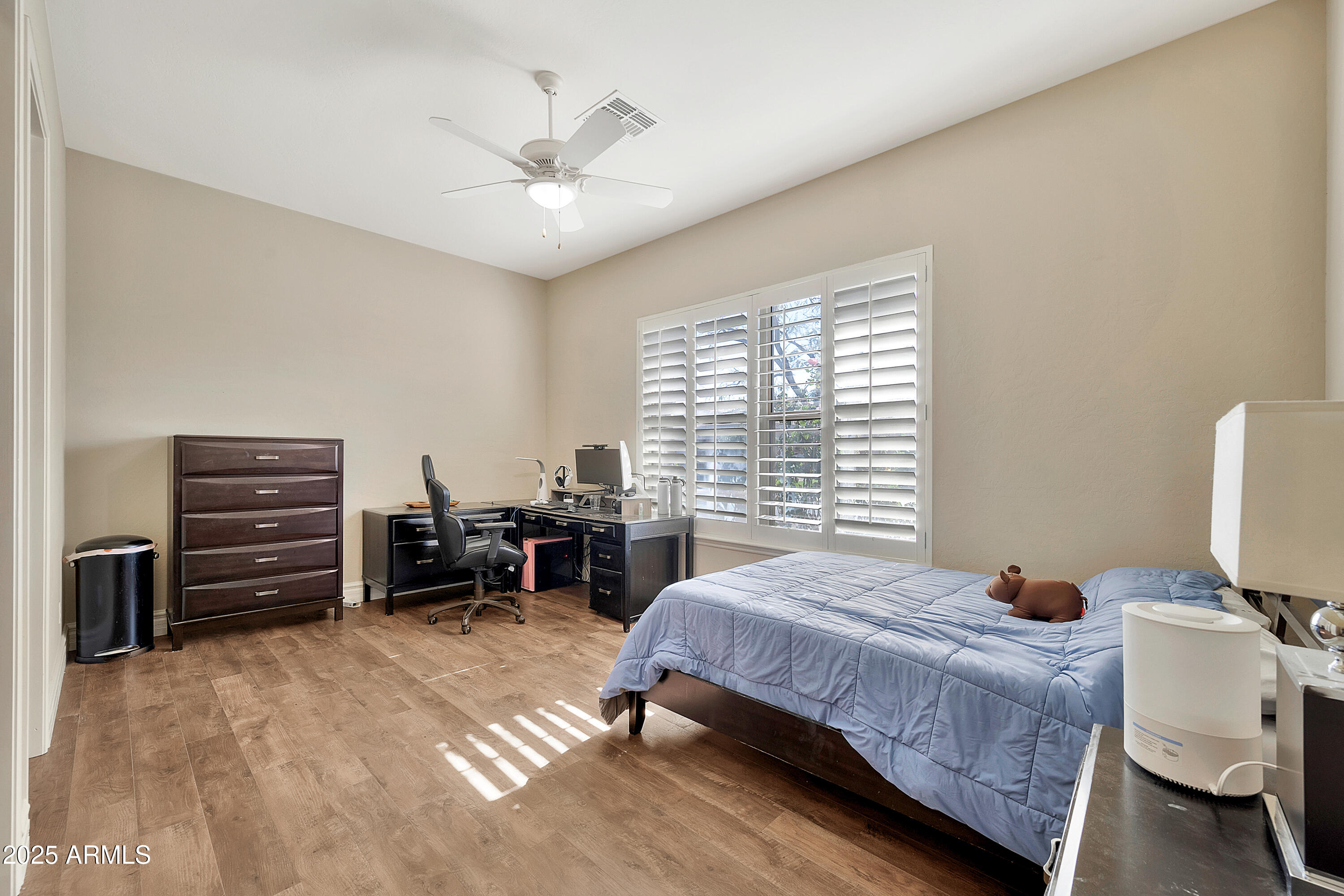 1738 W YOSEMITE Place