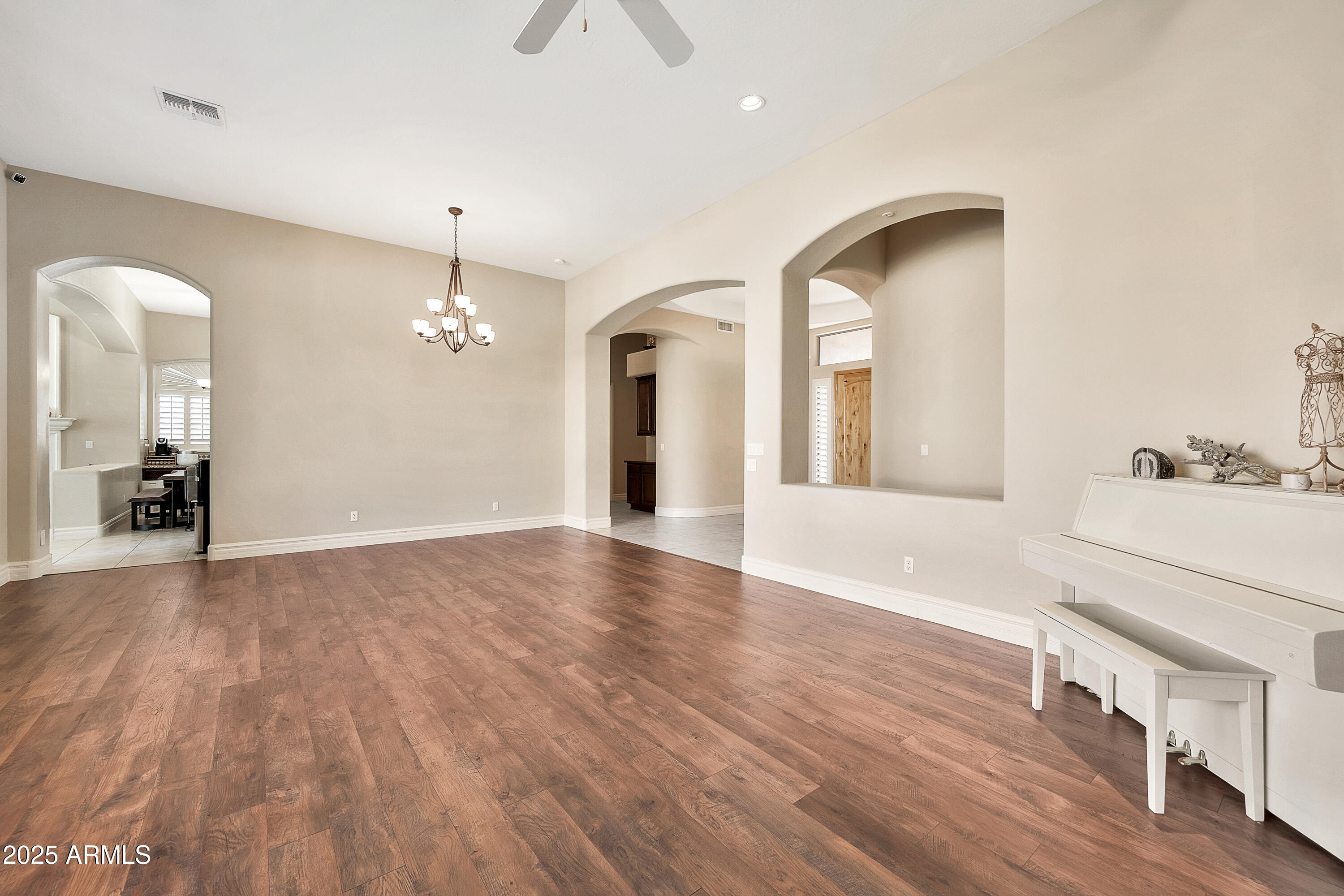 1738 W YOSEMITE Place