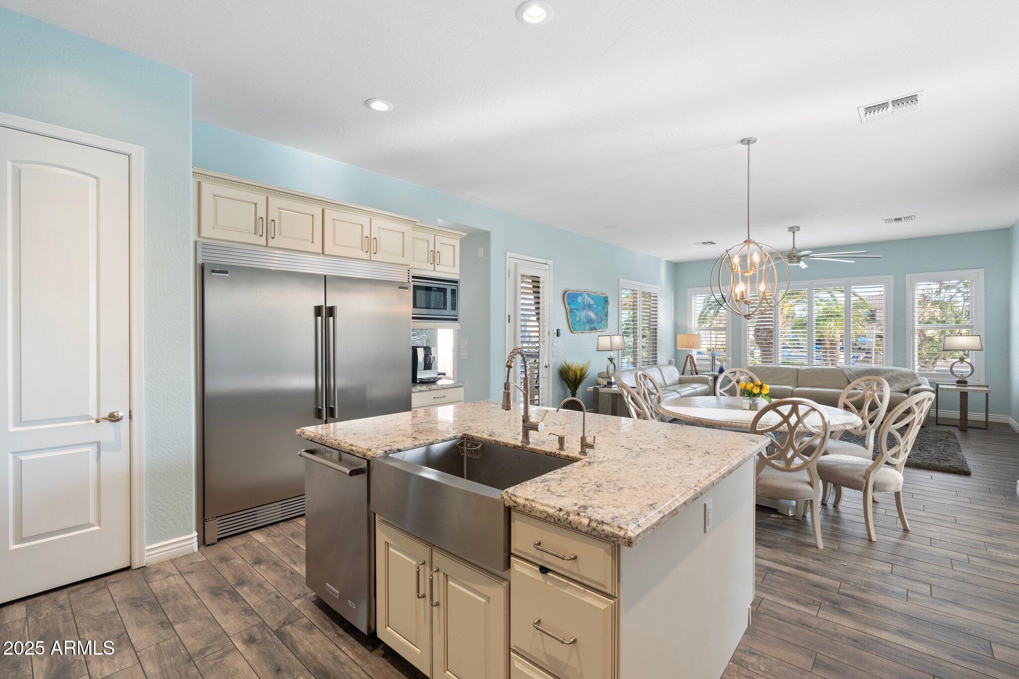 435 E COCONINO Place